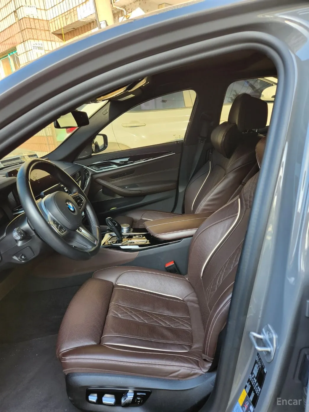 BMW 5 Series (G30) превью 9