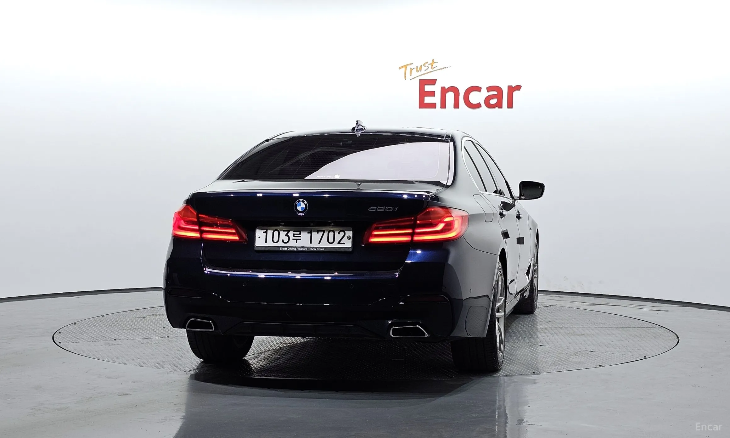 BMW 5 Series (G30) превью 3