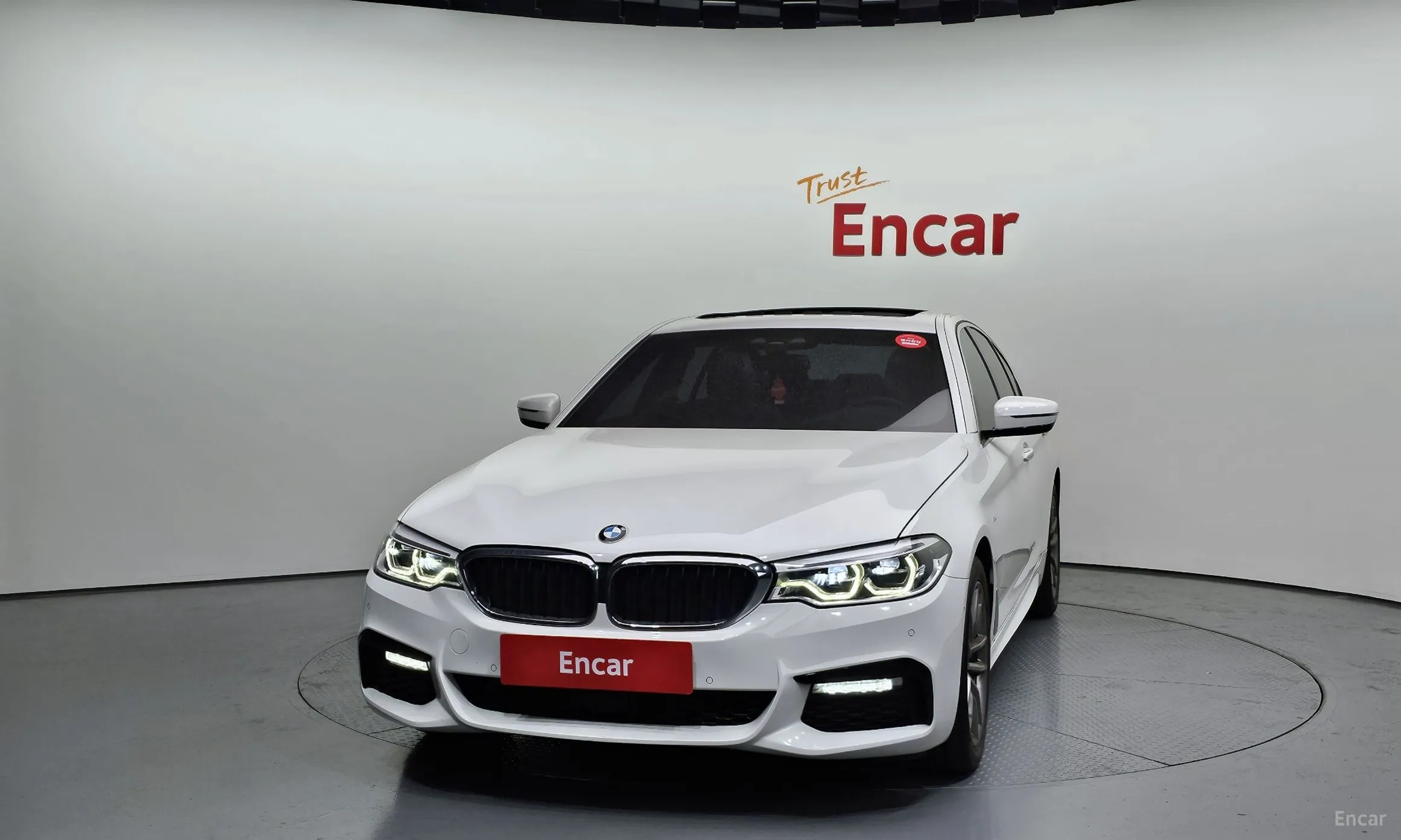 BMW 5 Series (G30) превью 2