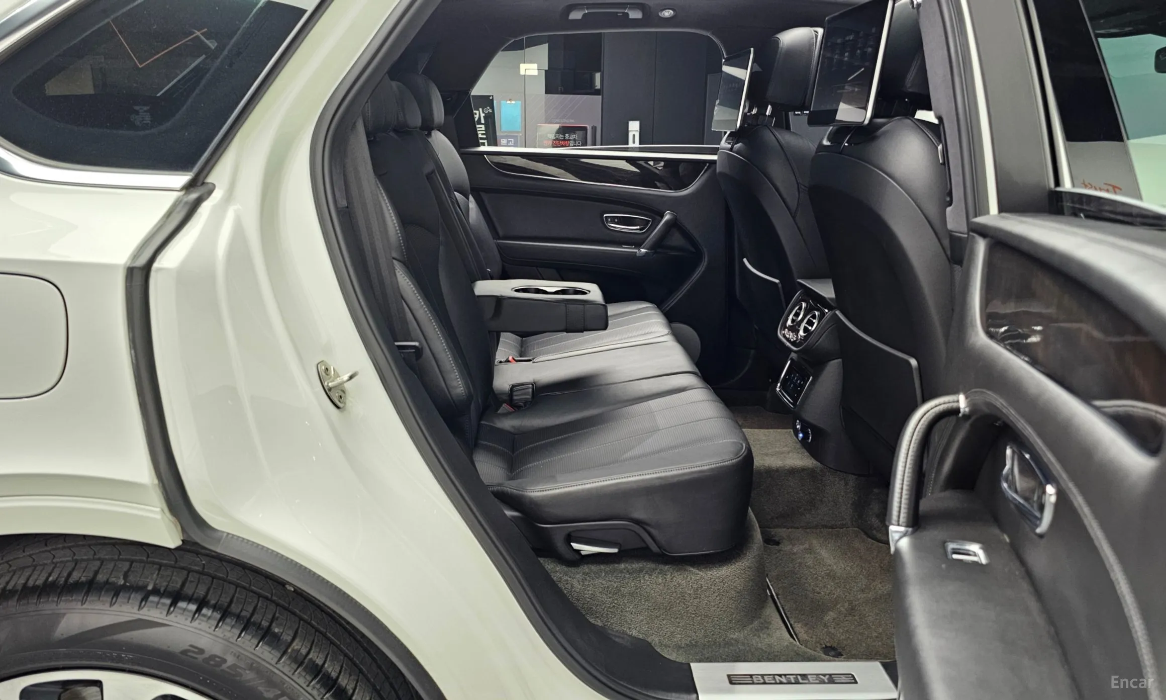 Bentley Bentayga превью 12