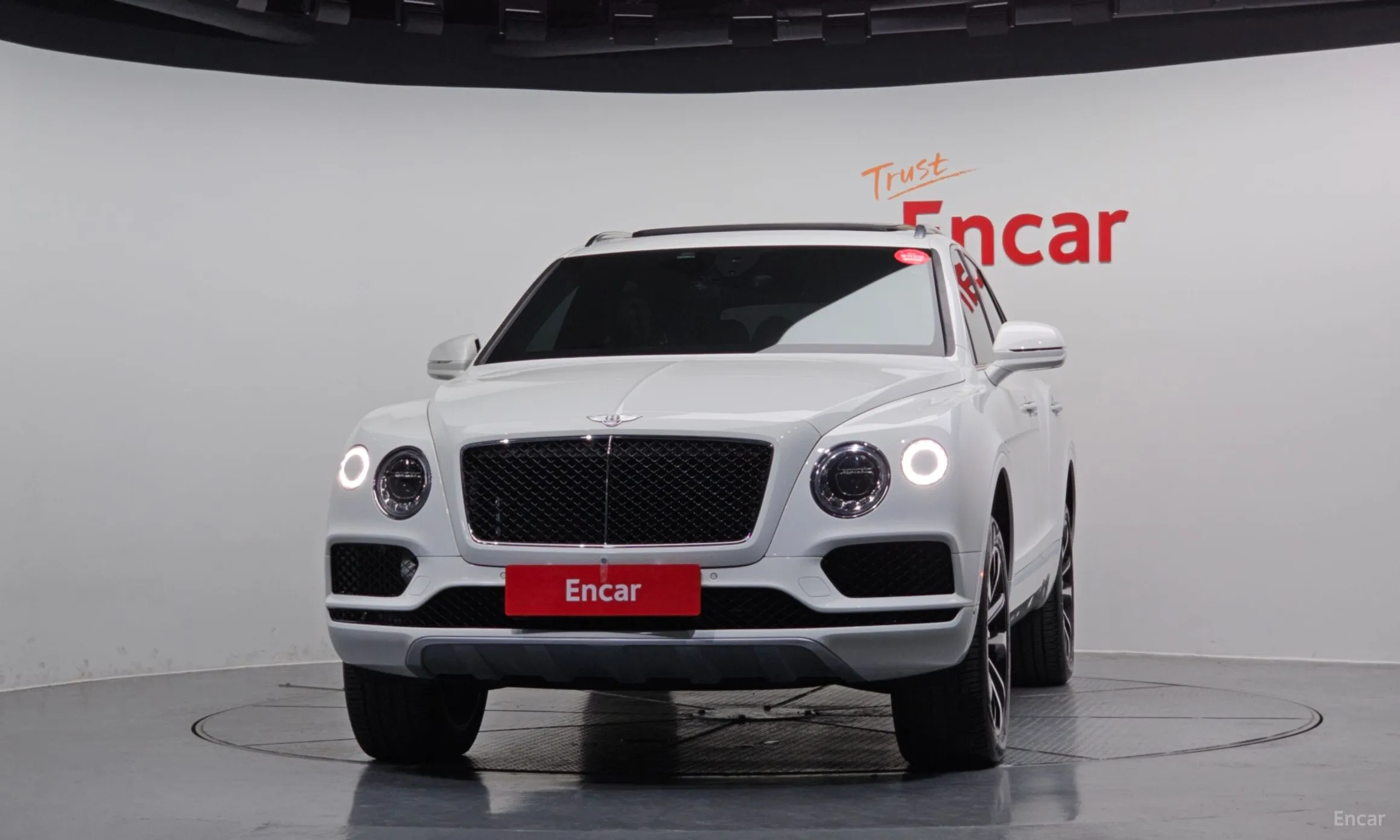 Bentley Bentayga превью 3