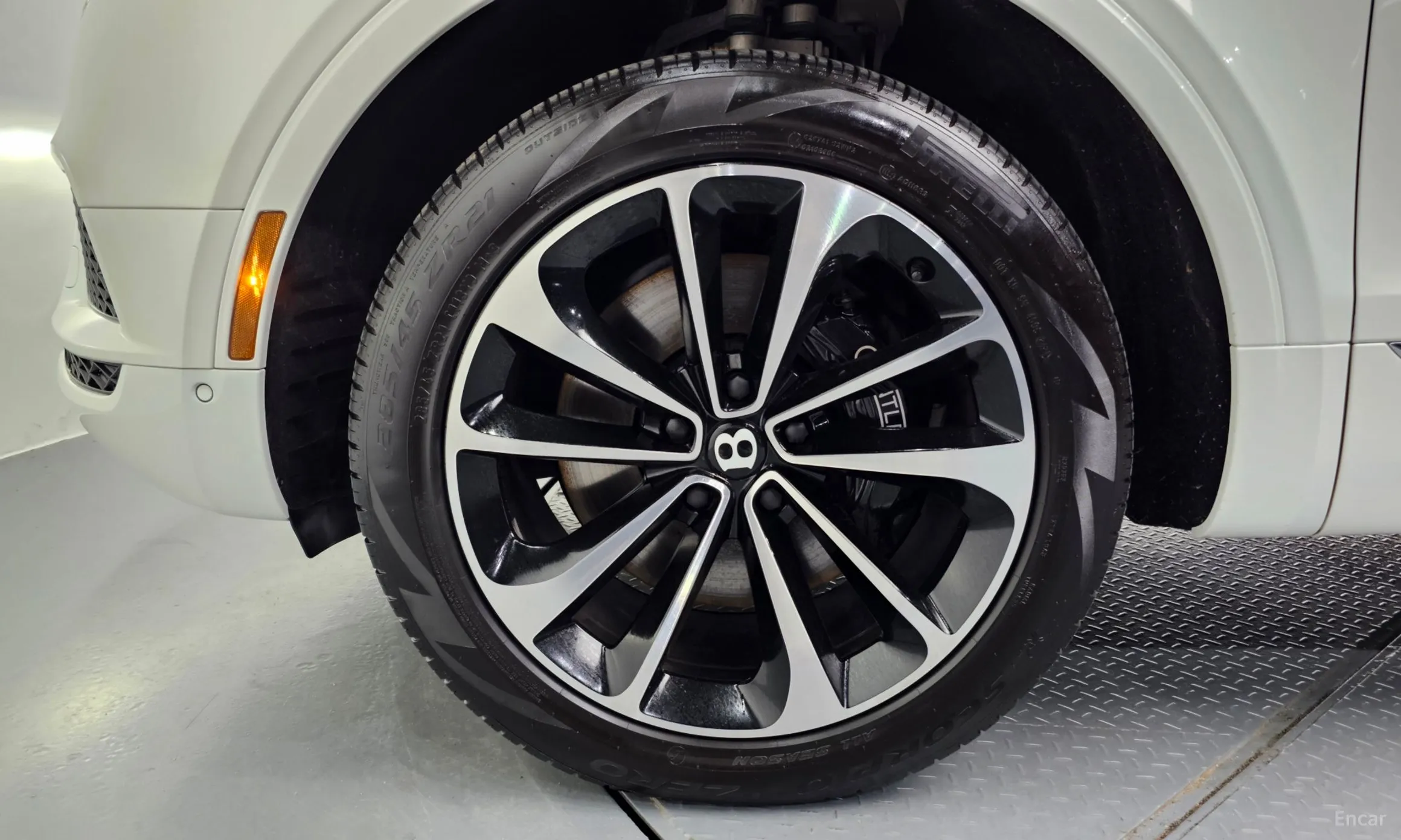 Bentley Bentayga превью 5