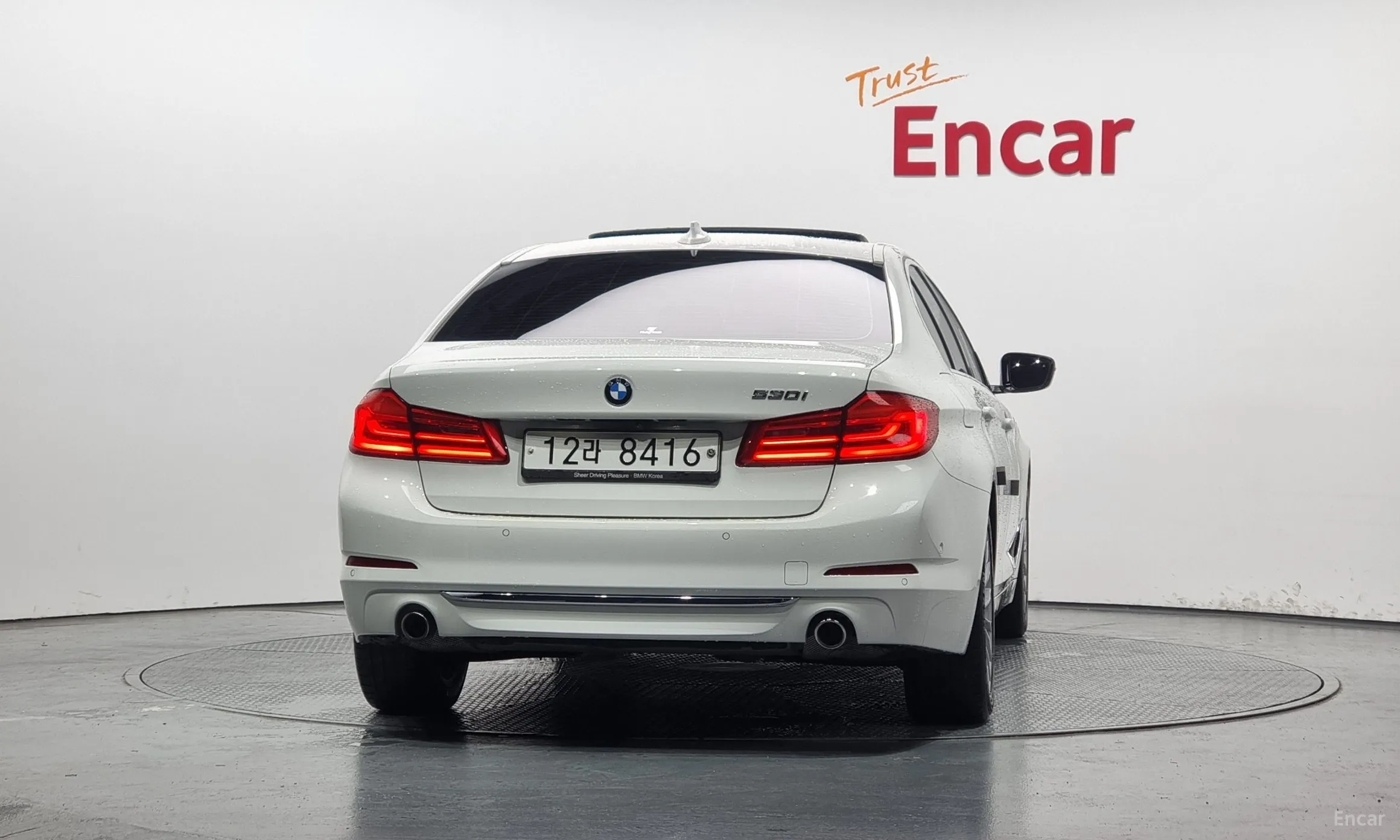 BMW 5 Series (G30) превью 3