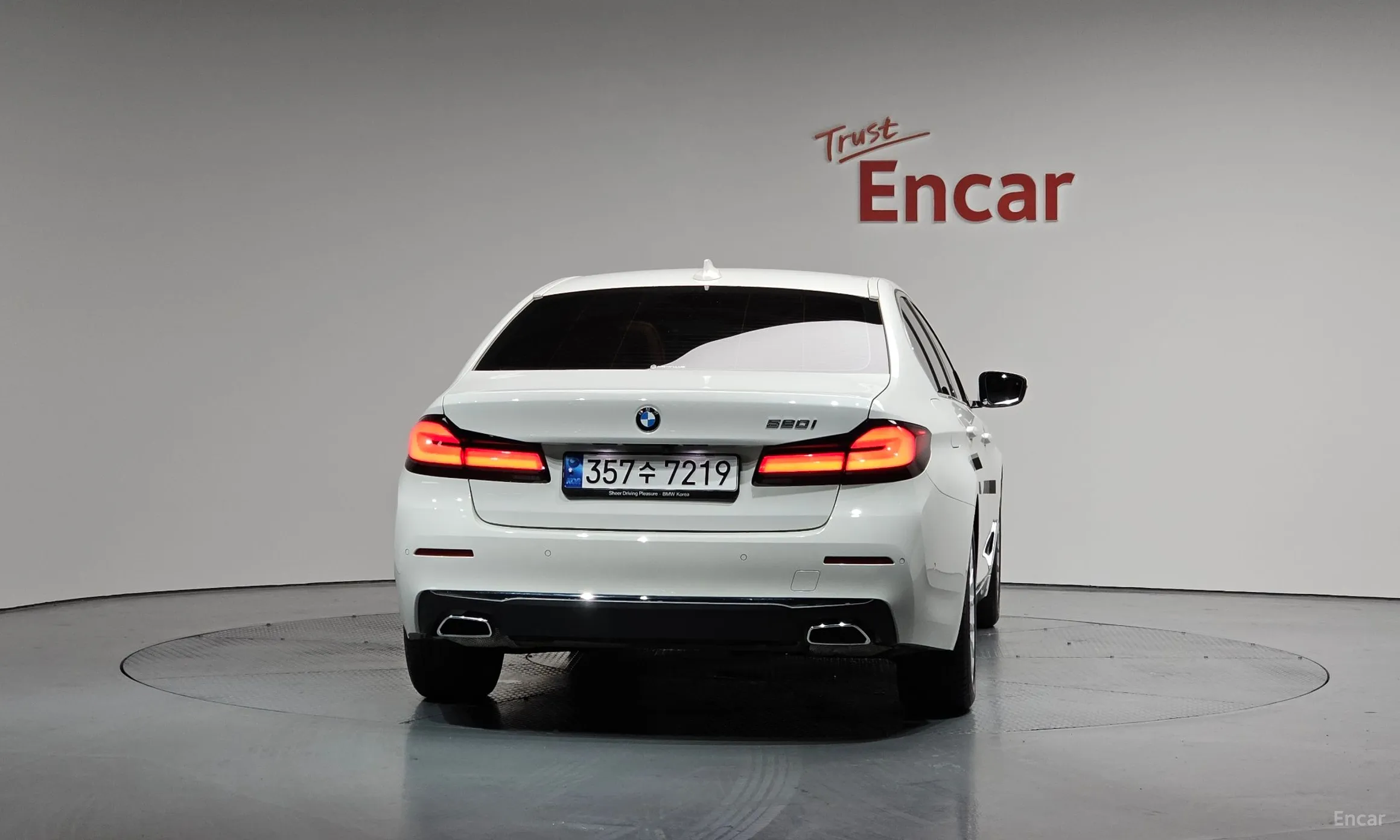 BMW 5 Series (G30) превью 3