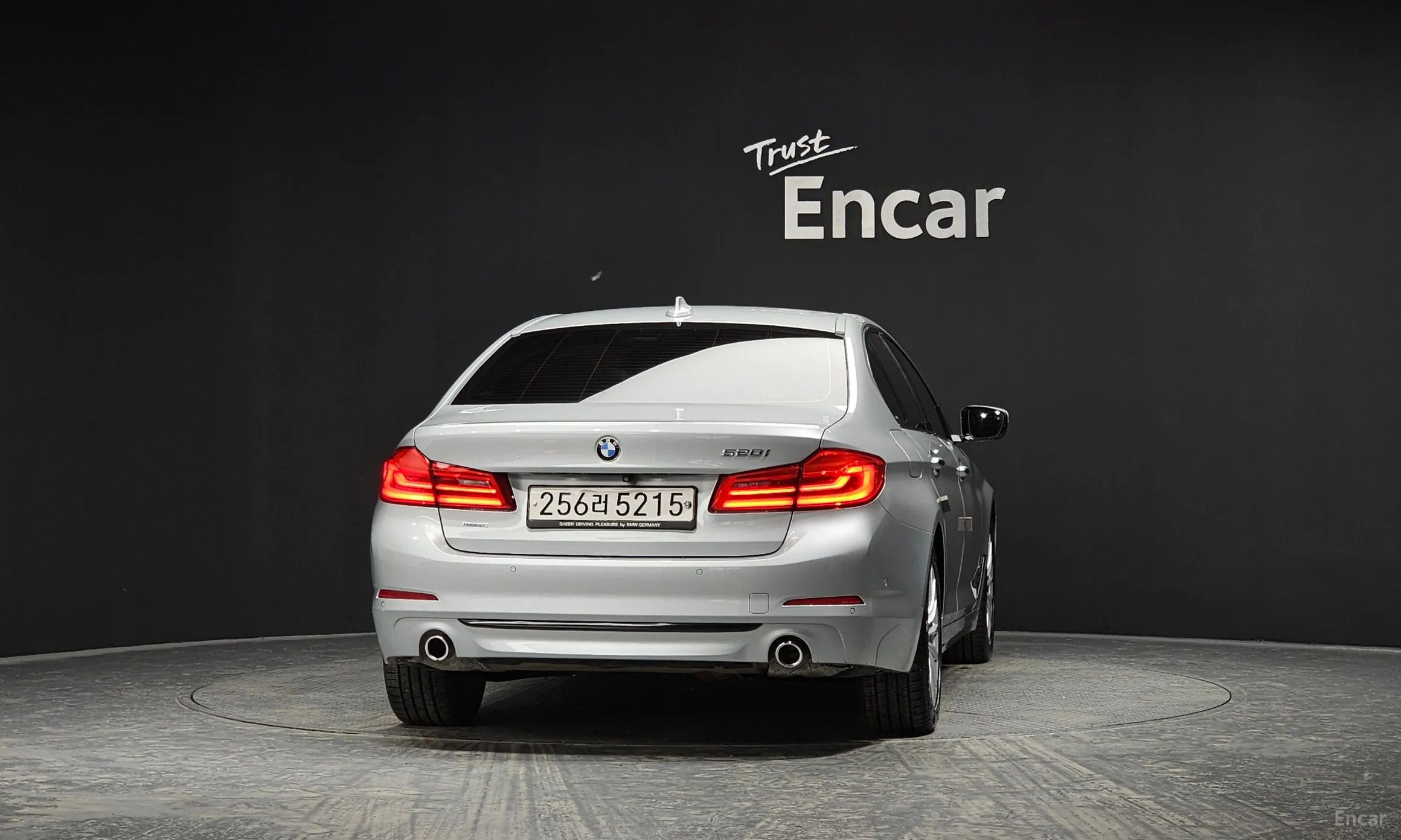 BMW 5 Series (G30) превью 3