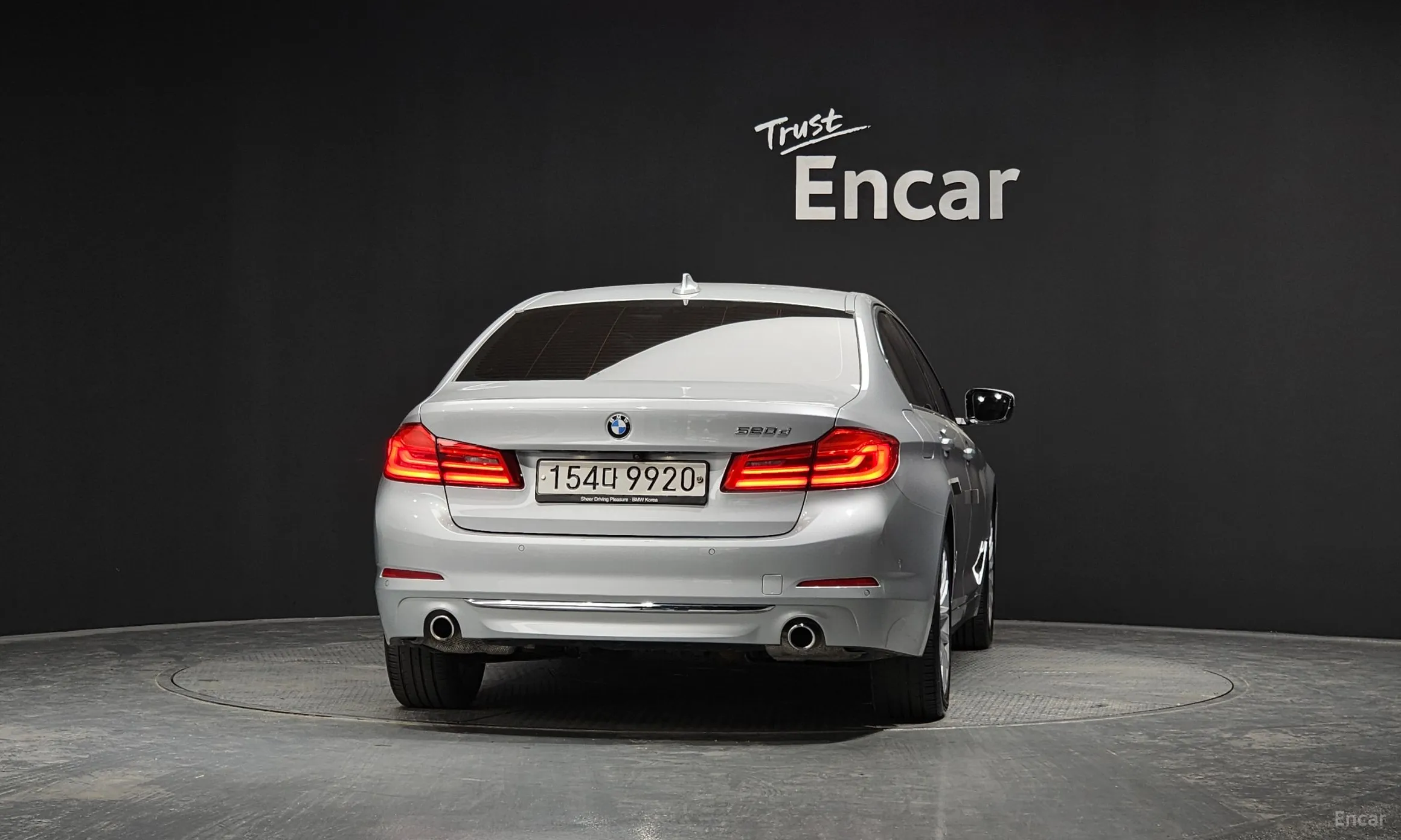 BMW 5 Series (G30) превью 3