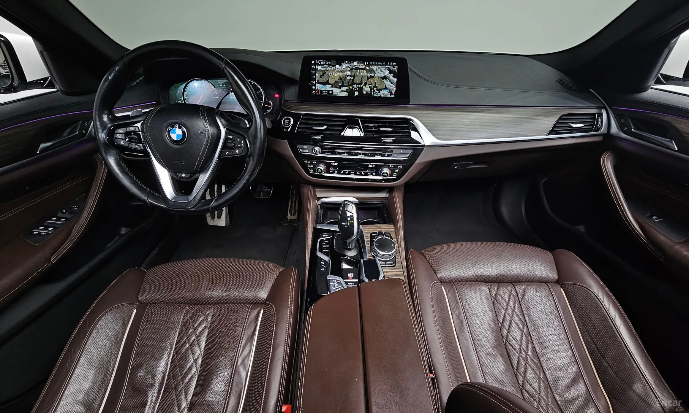 BMW 5 Series (G30) превью 4
