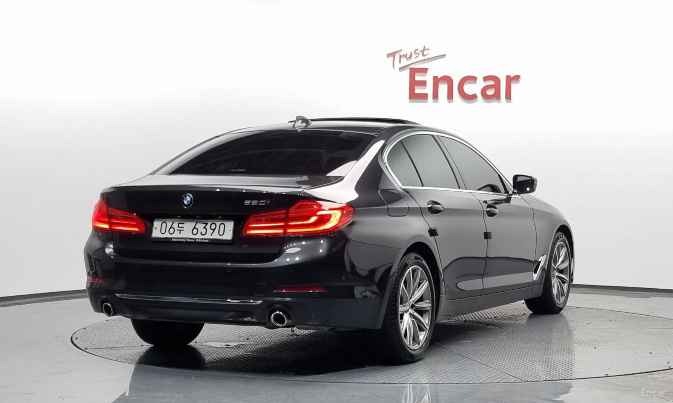 BMW 5 Series (G30) превью 2