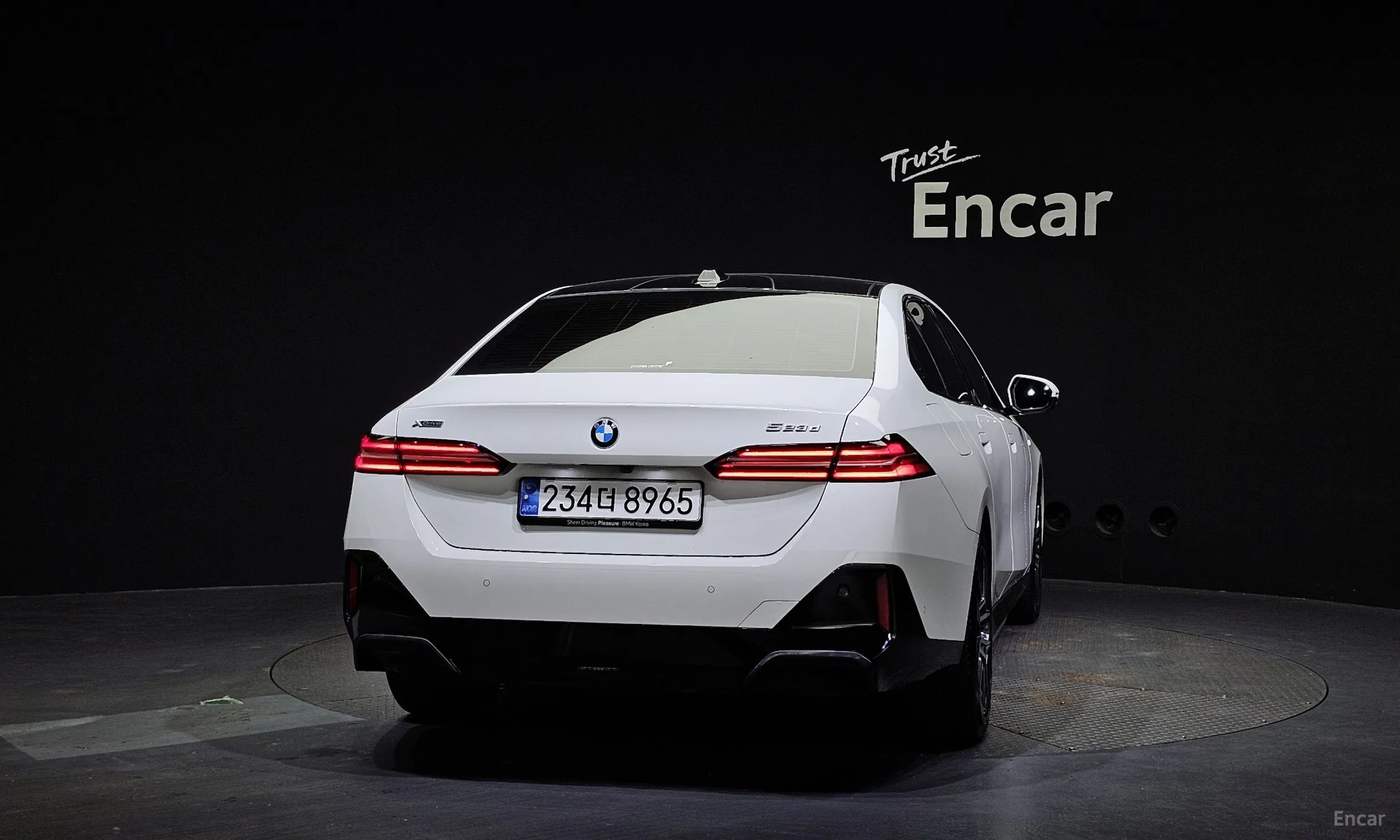 BMW 5 Series (G60) превью 3