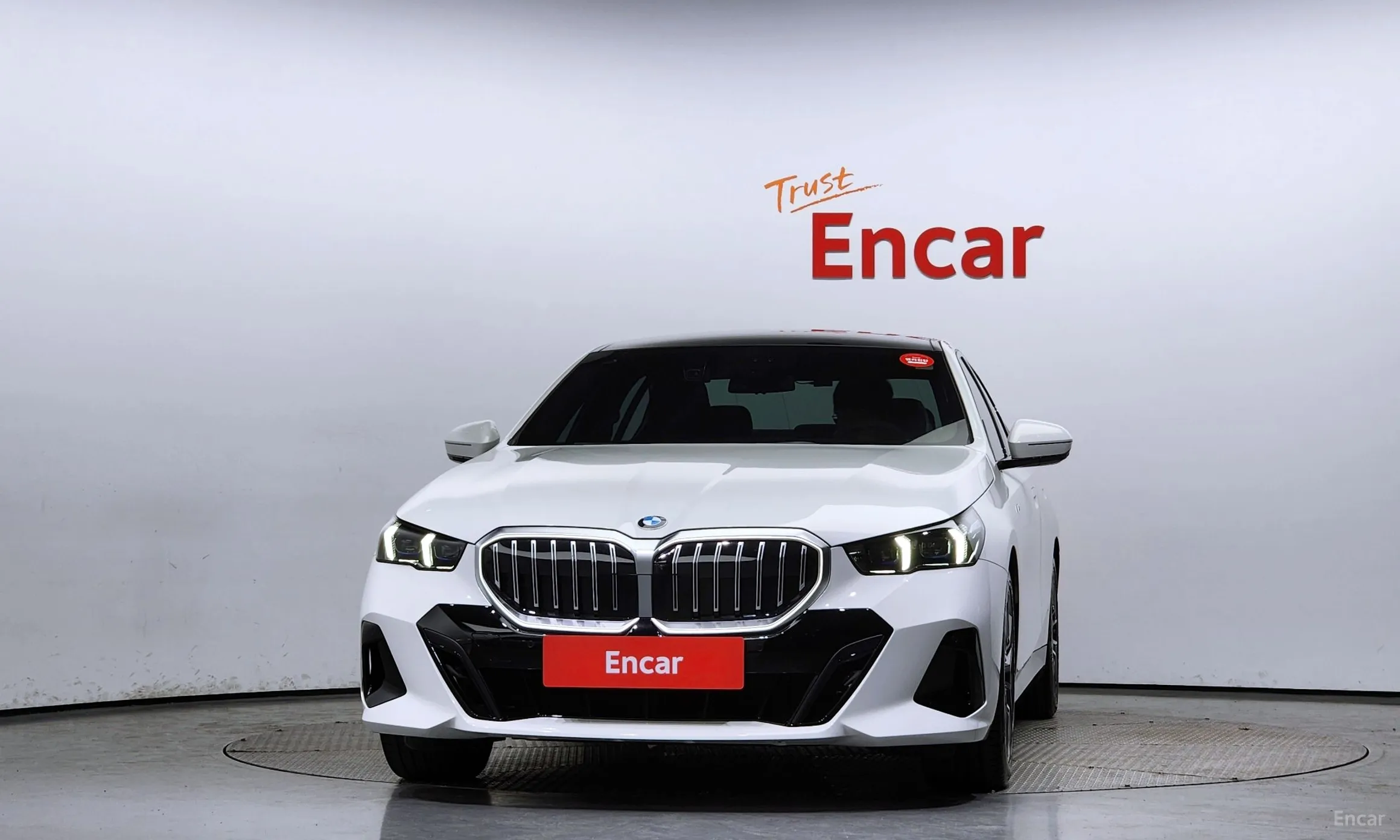 BMW 5 Series (G60) превью 2