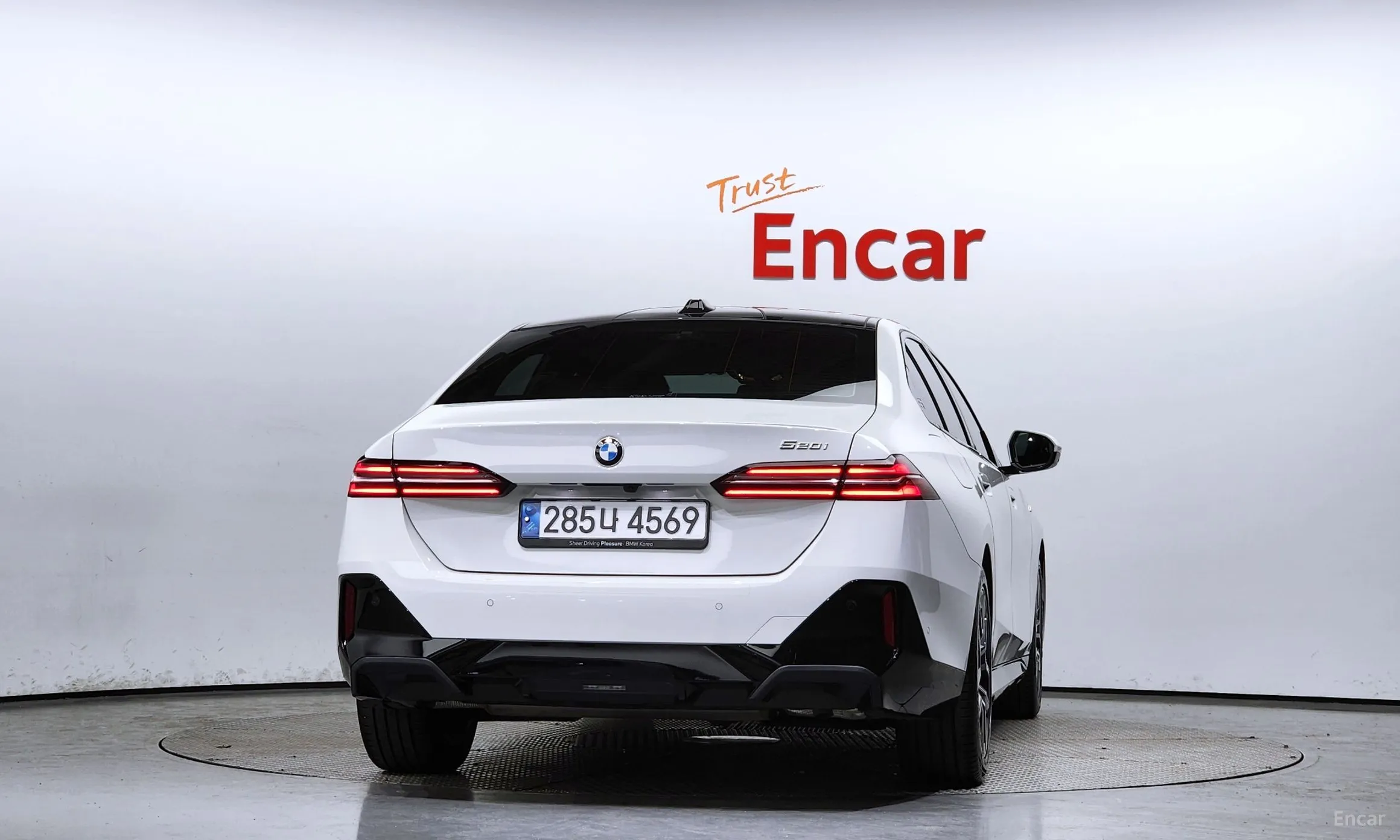 BMW 5 Series (G60) превью 3