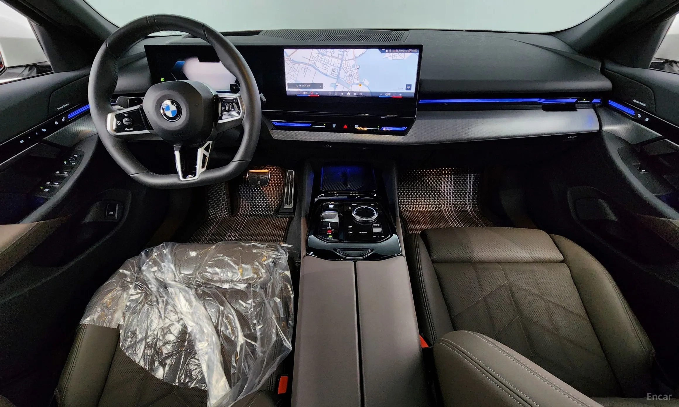 BMW 5 Series (G60) превью 4