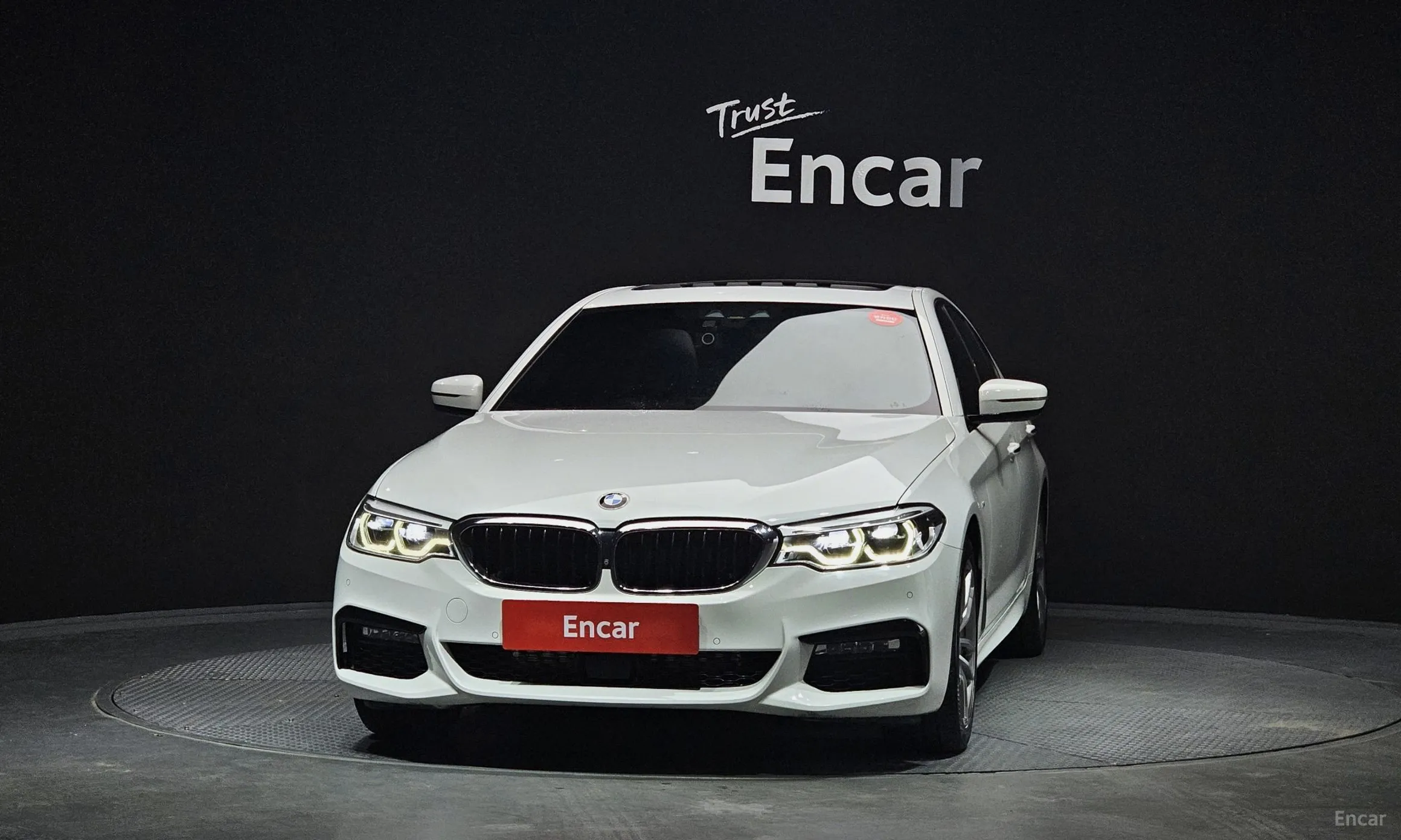 BMW 5 Series (G30) превью 2