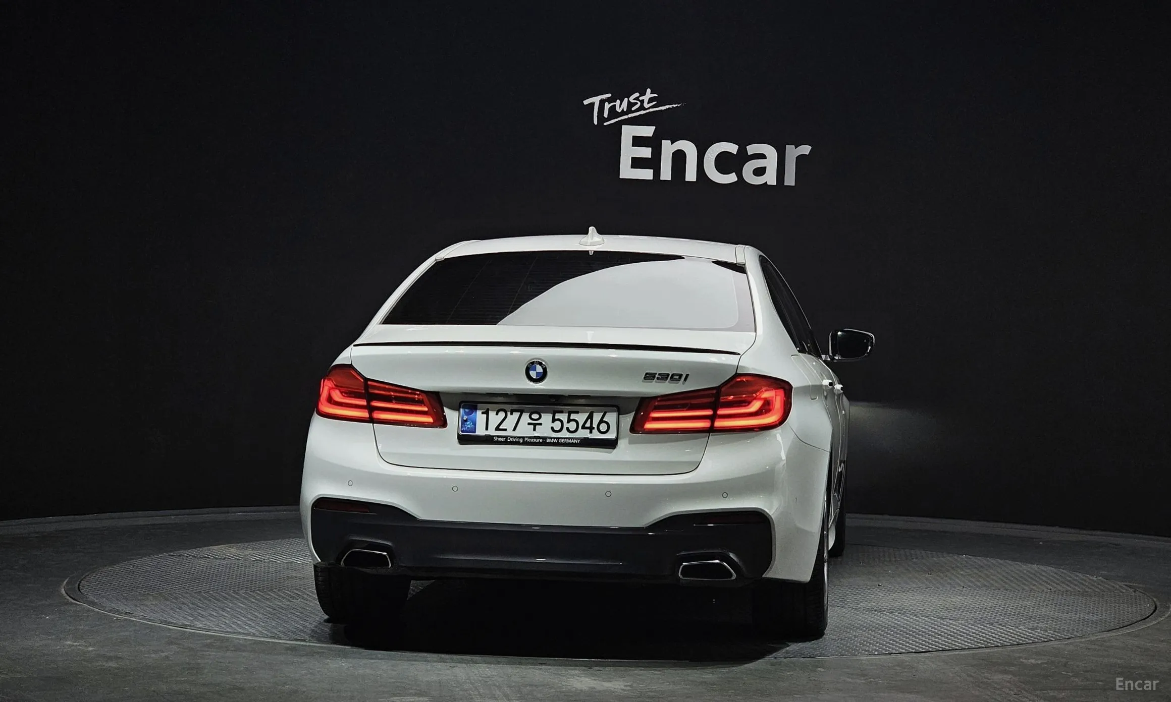 BMW 5 Series (G30) превью 3