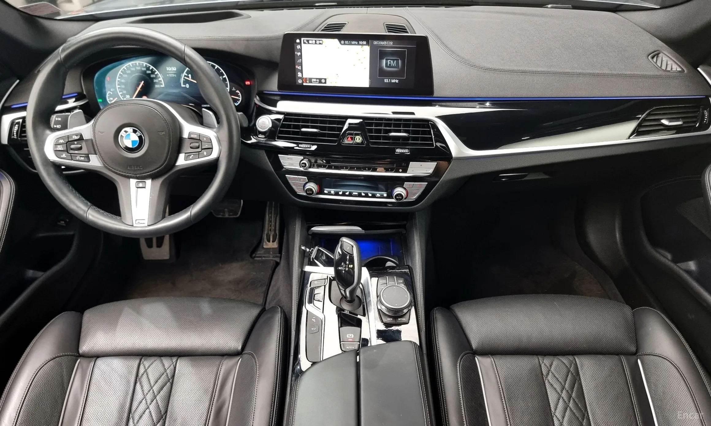 BMW 5 Series (G30) превью 4