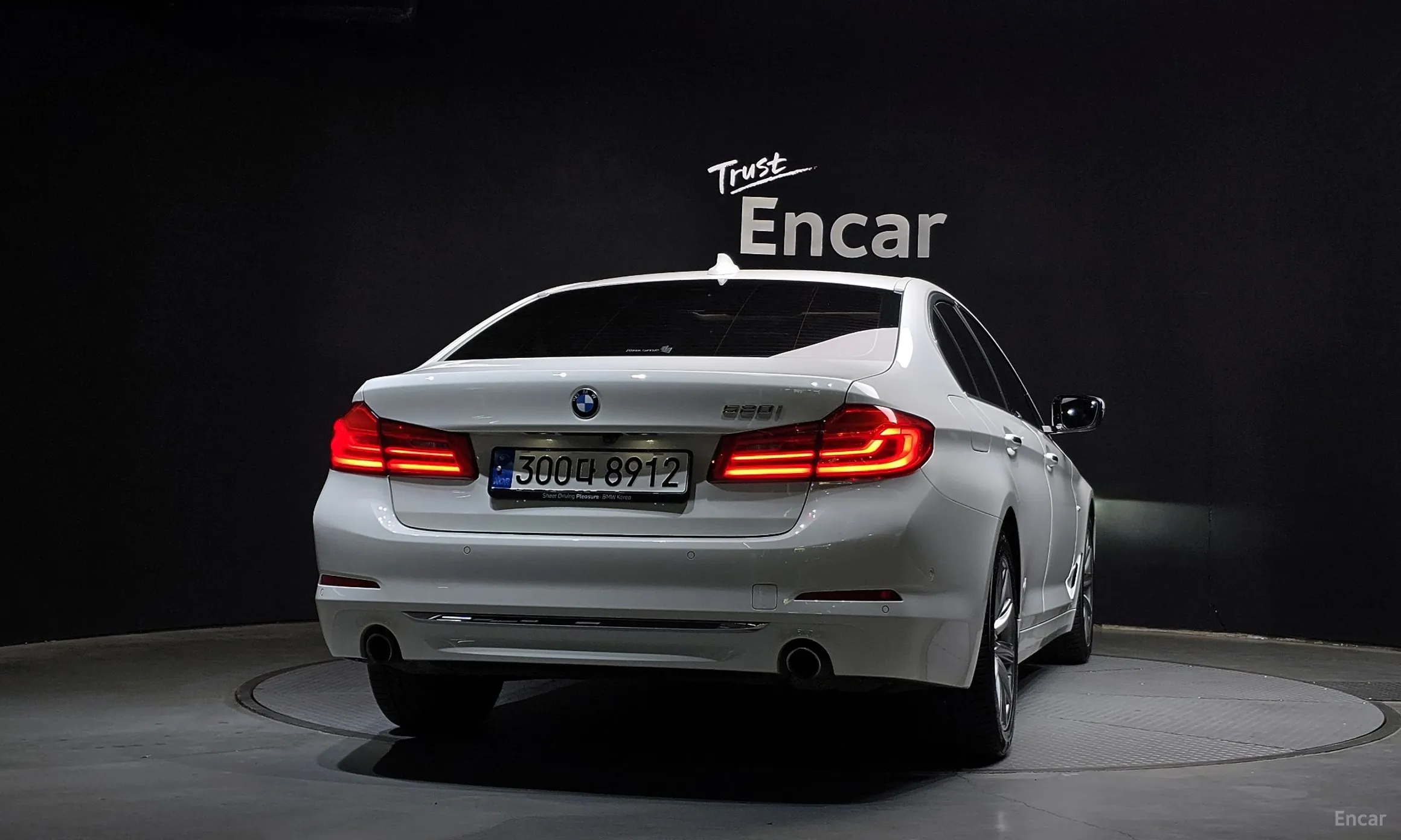 BMW 5 Series (G30) превью 3
