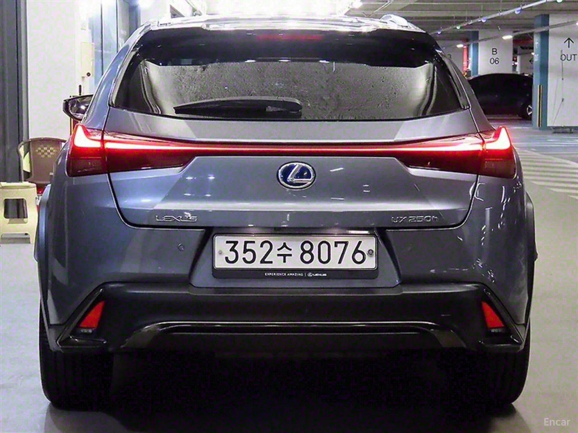 Lexus UX250h превью 4