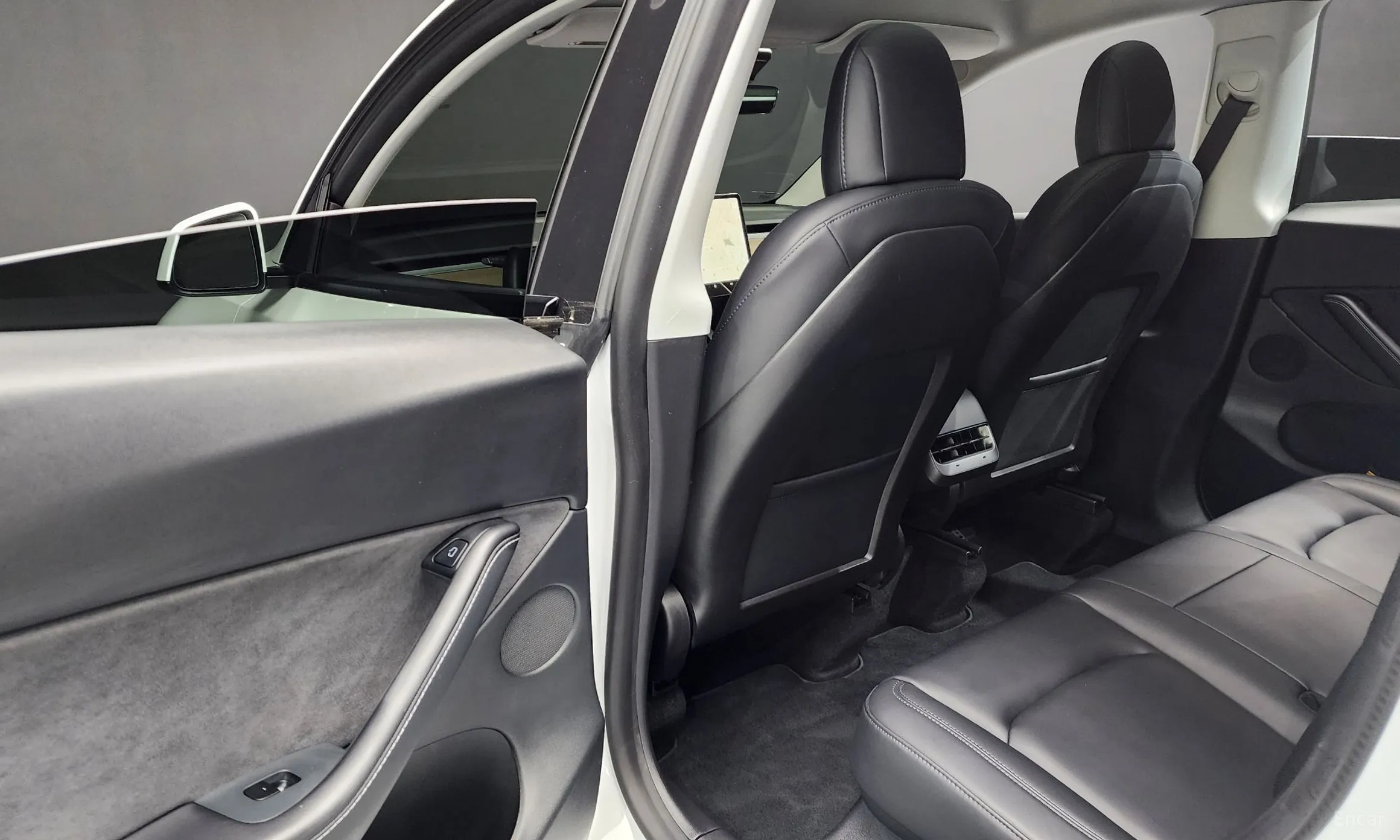 Tesla Model Y превью 17