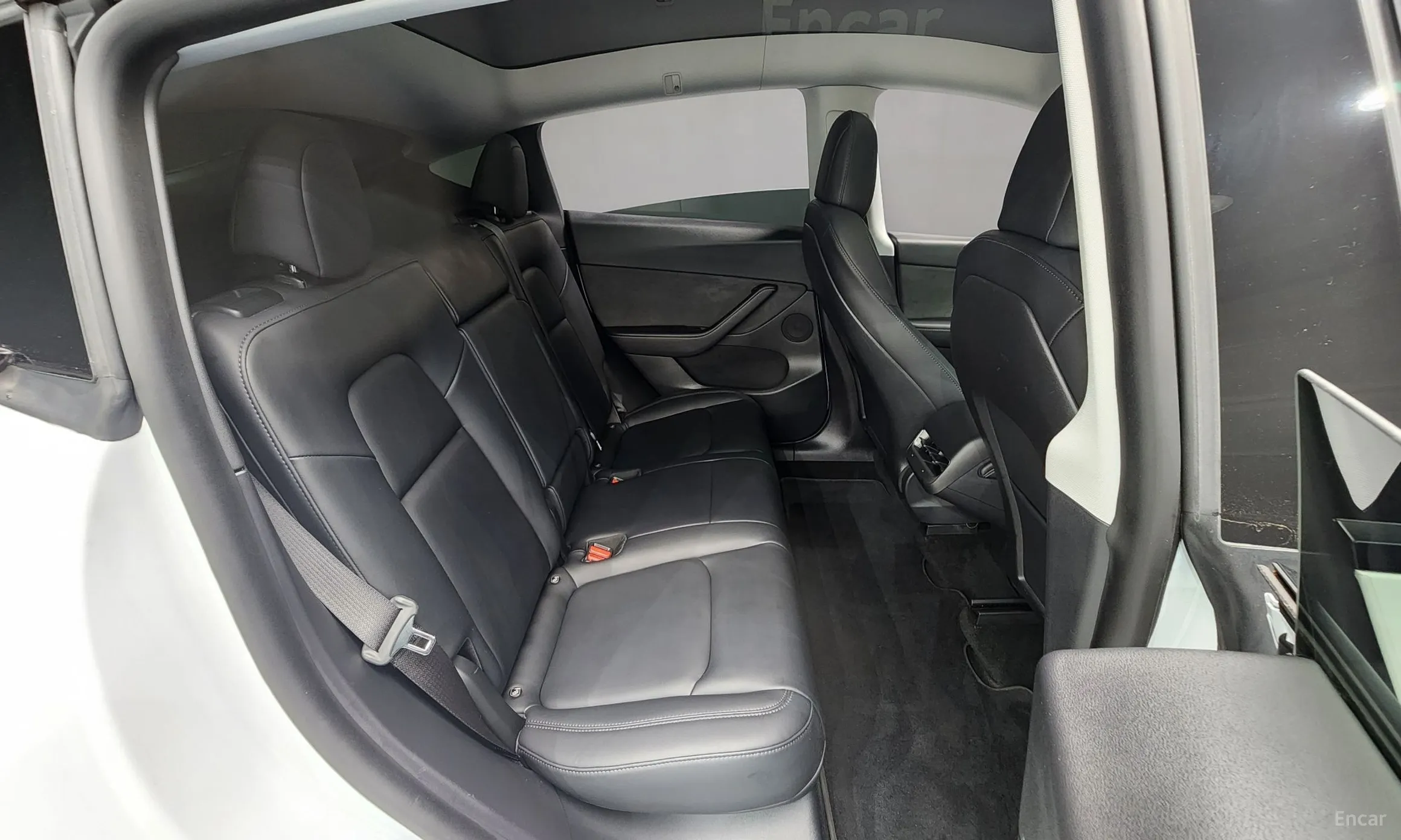 Tesla Model Y превью 18