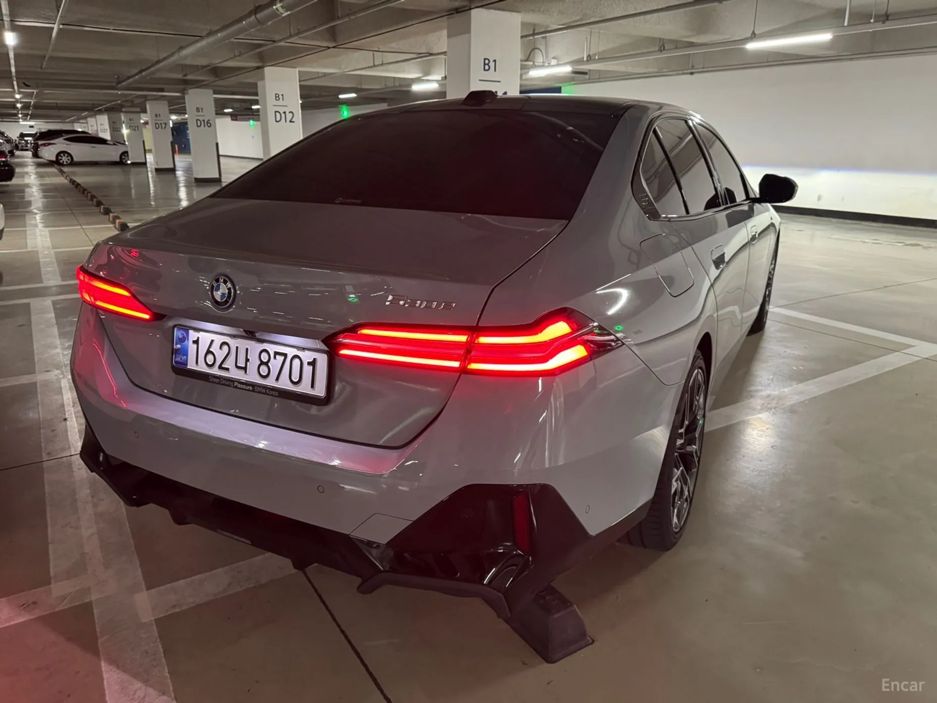 BMW 5 Series (G60) превью 2