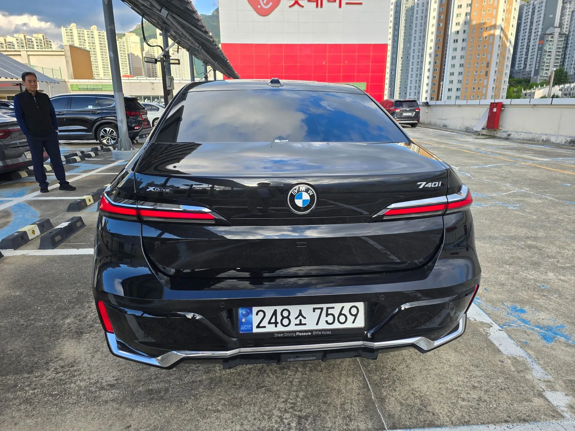 BMW 7 Series (G70) превью 3