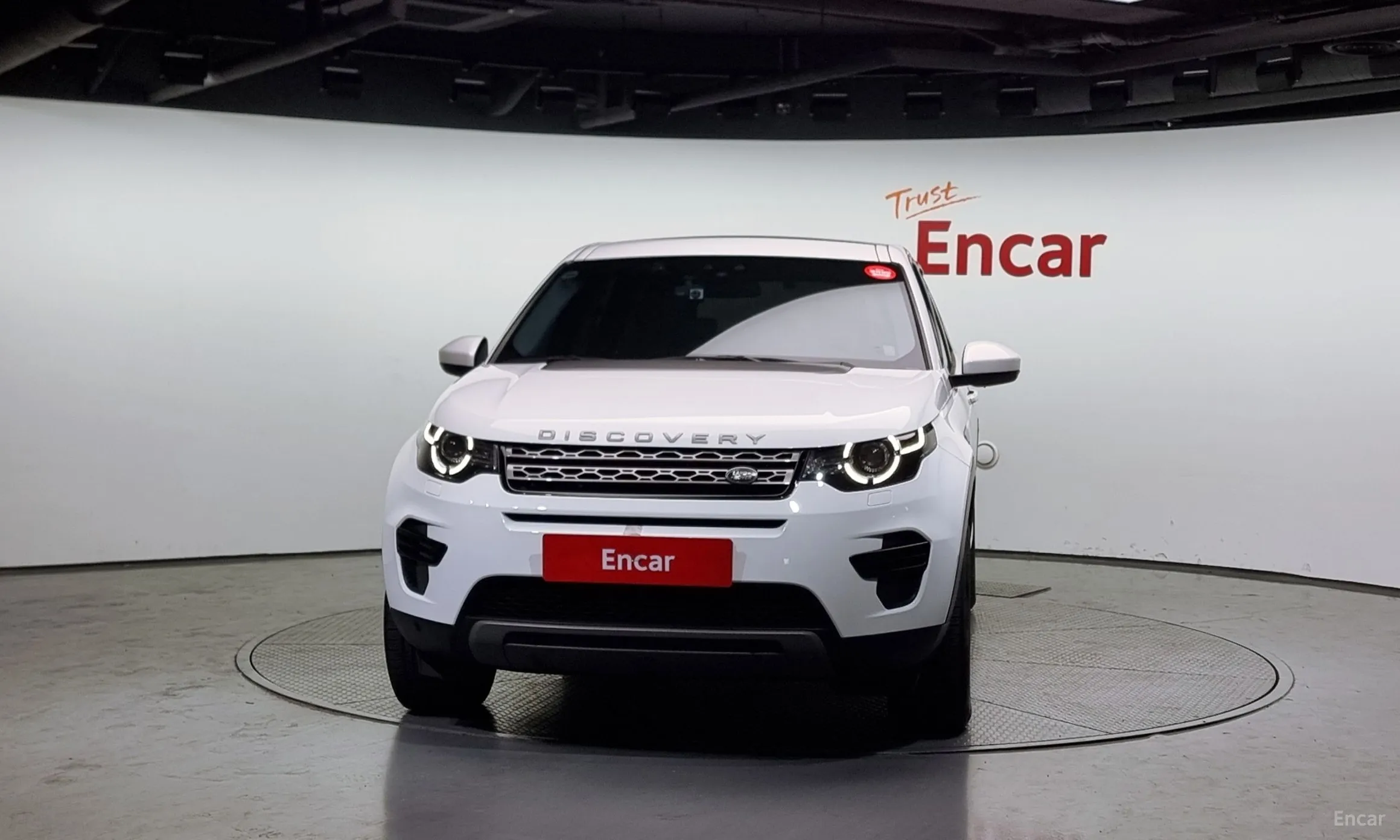 Land Rover Discovery Sports превью 2
