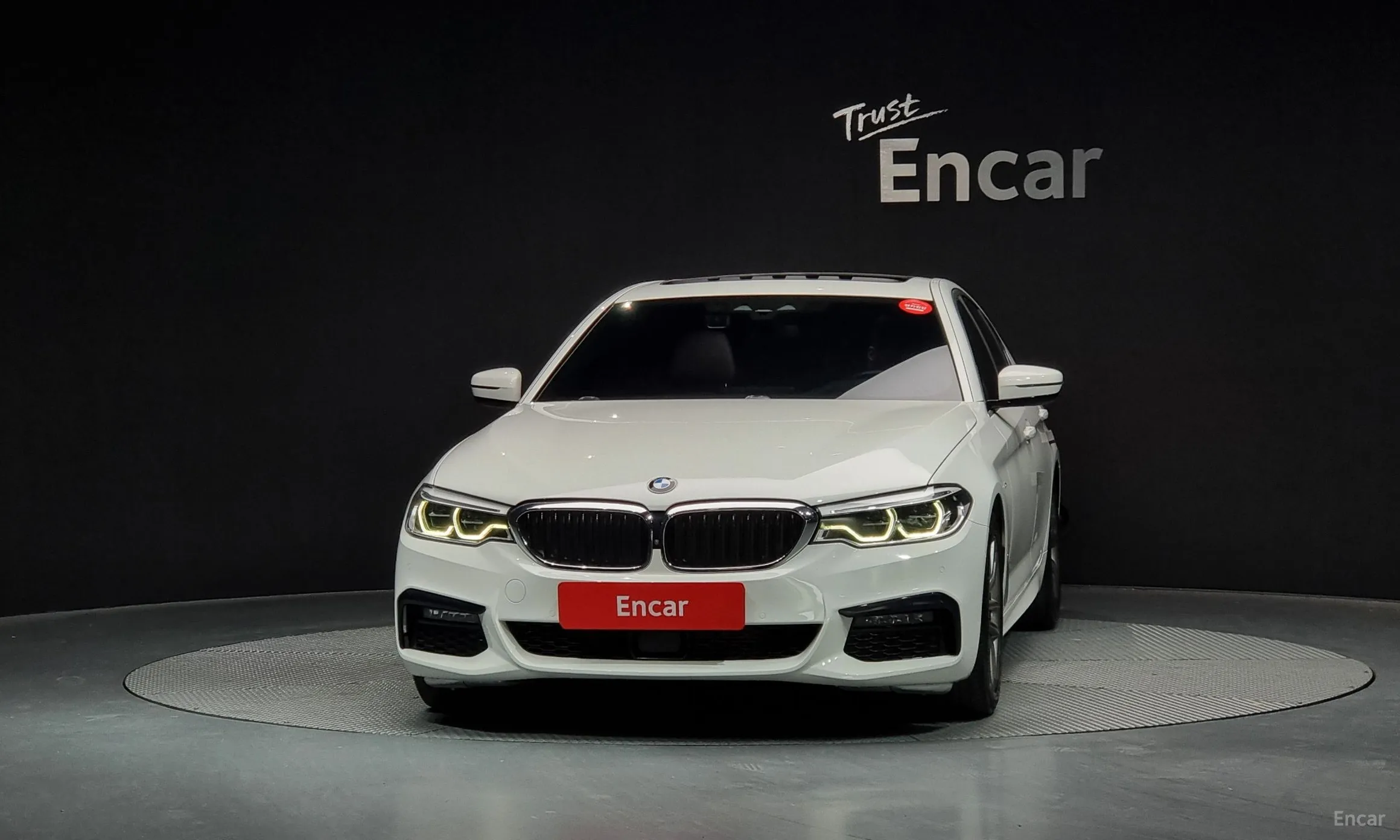 BMW 5 Series (G30) превью 2