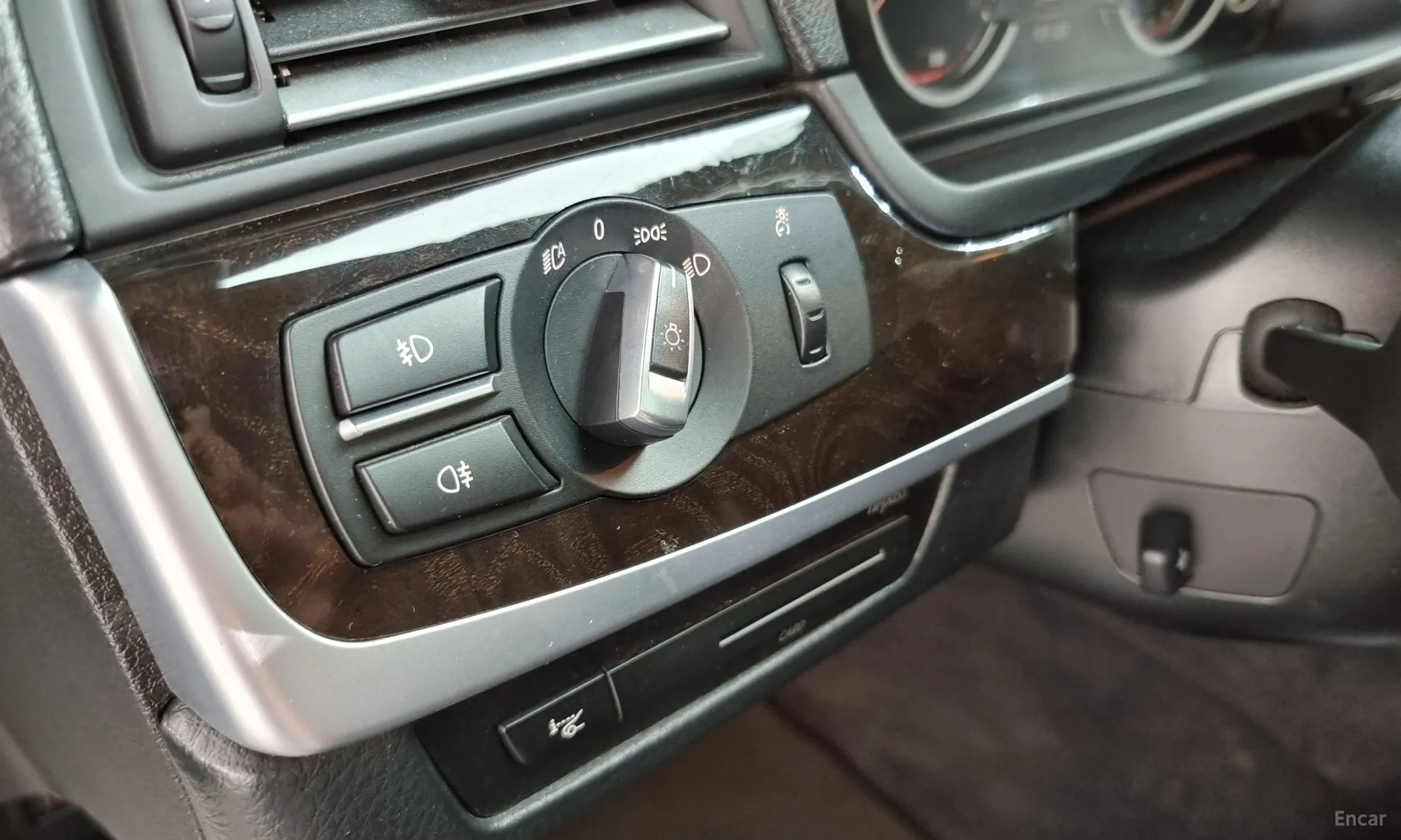 BMW 5 Series (F10) превью 15