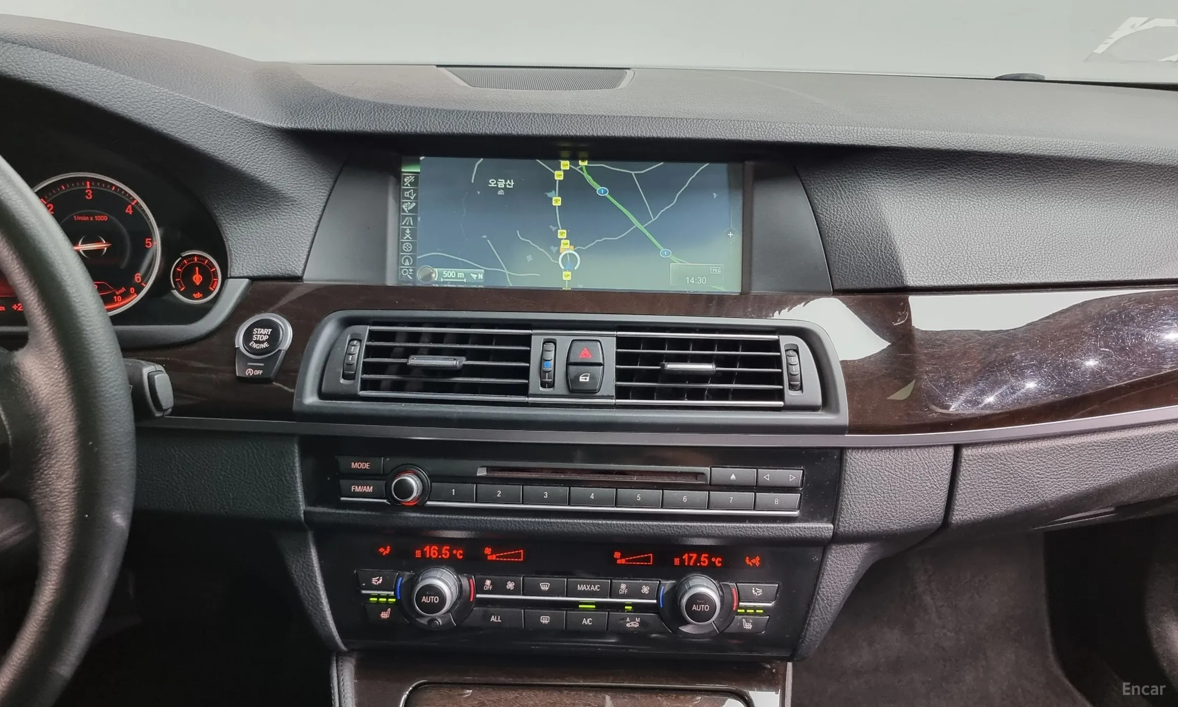 BMW 5 Series (F10) превью 17