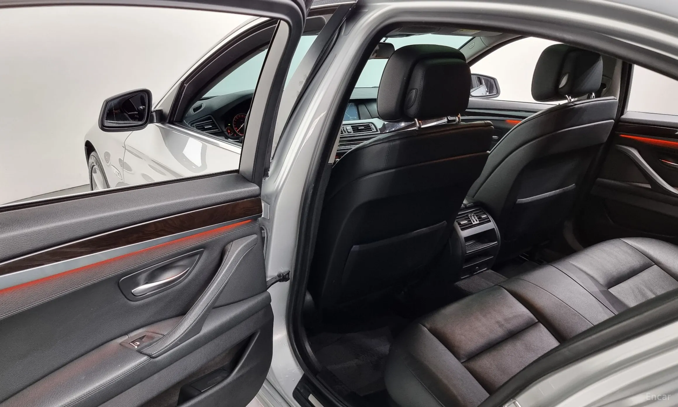 BMW 5 Series (F10) превью 19