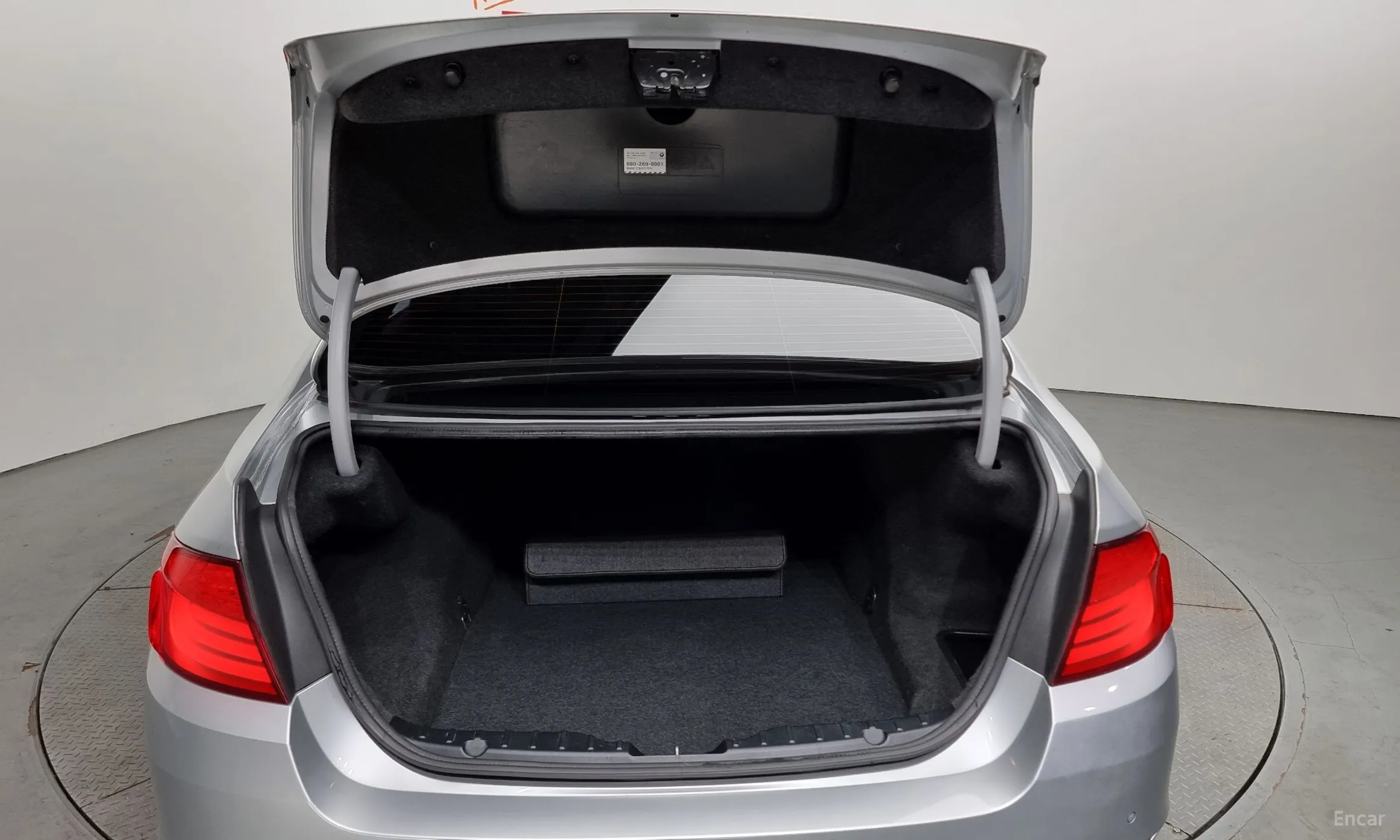 BMW 5 Series (F10) превью 20