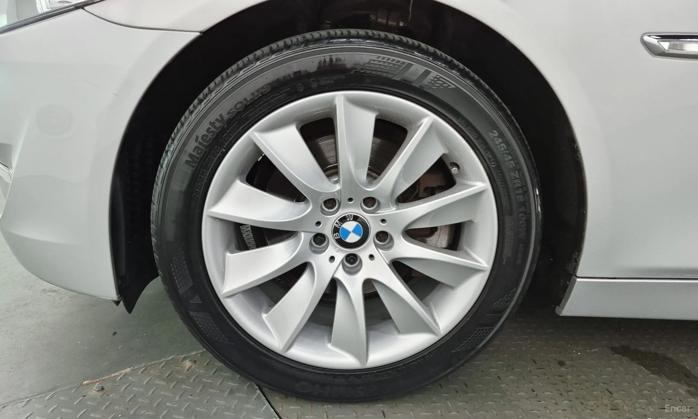 BMW 5 Series (F10) превью 5
