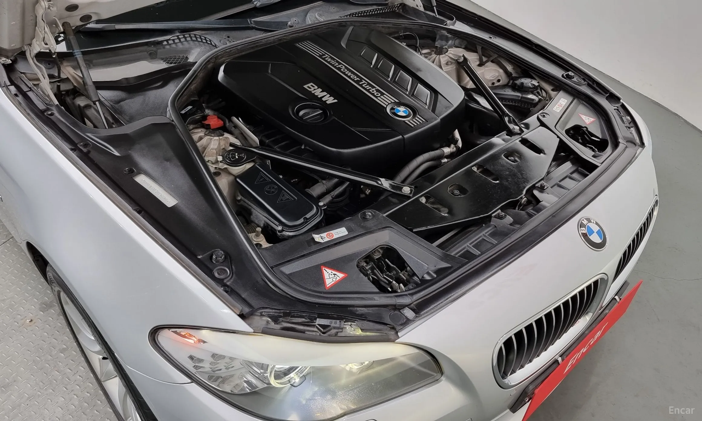 BMW 5 Series (F10) превью 6