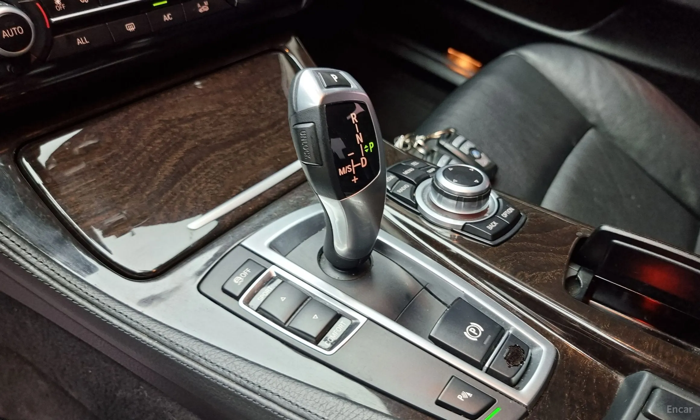 BMW 5 Series (F10) превью 9