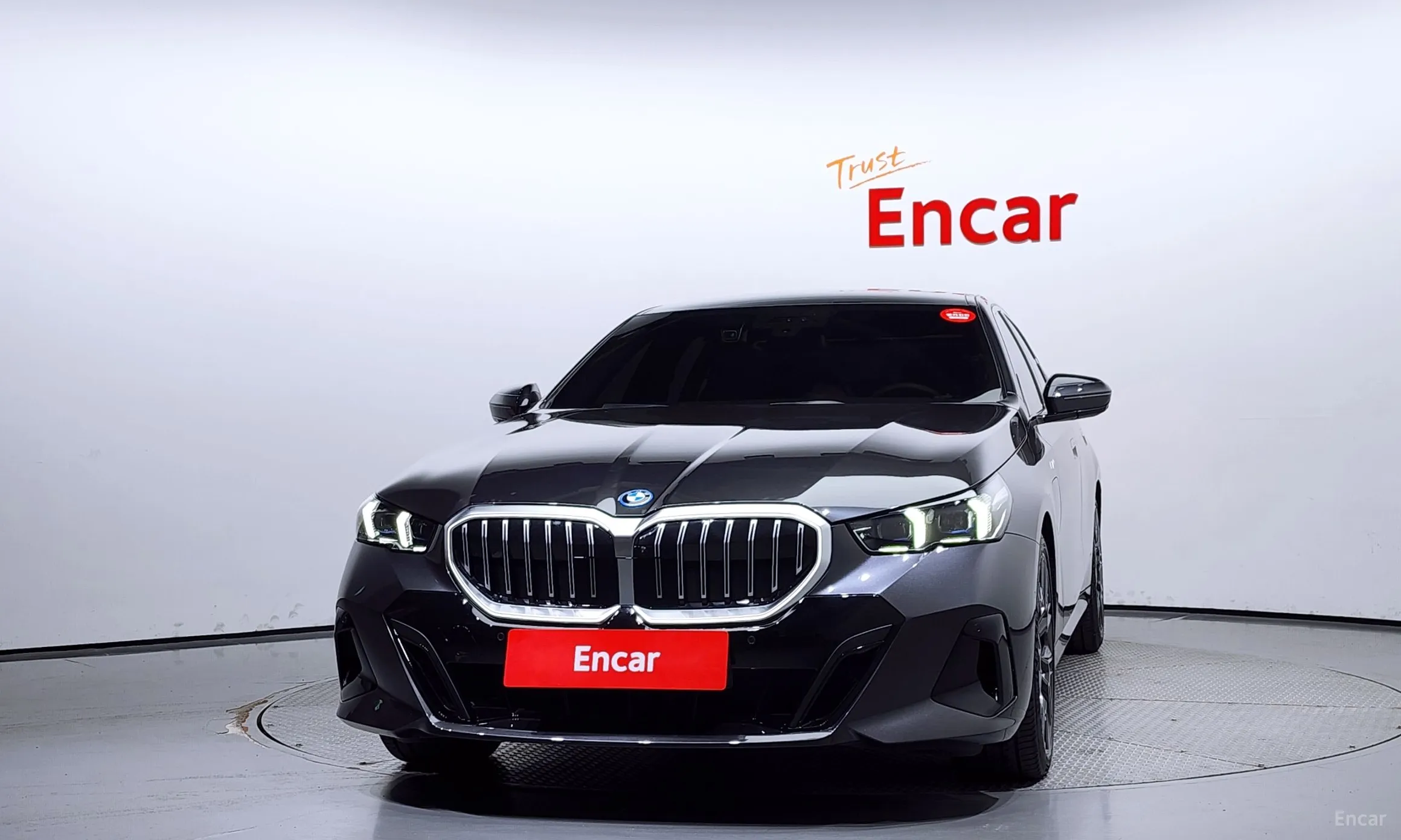 BMW 5 Series (G60) превью 2