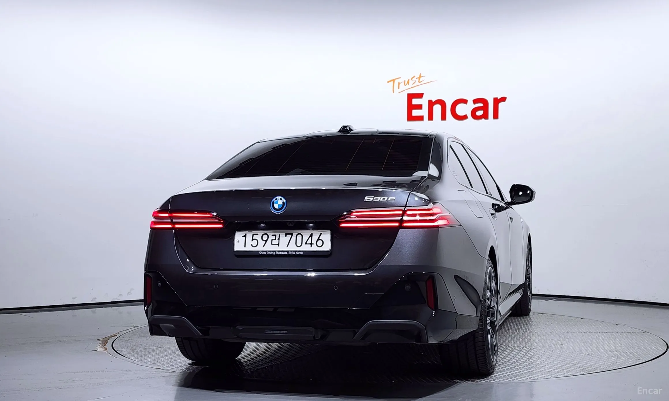 BMW 5 Series (G60) превью 3