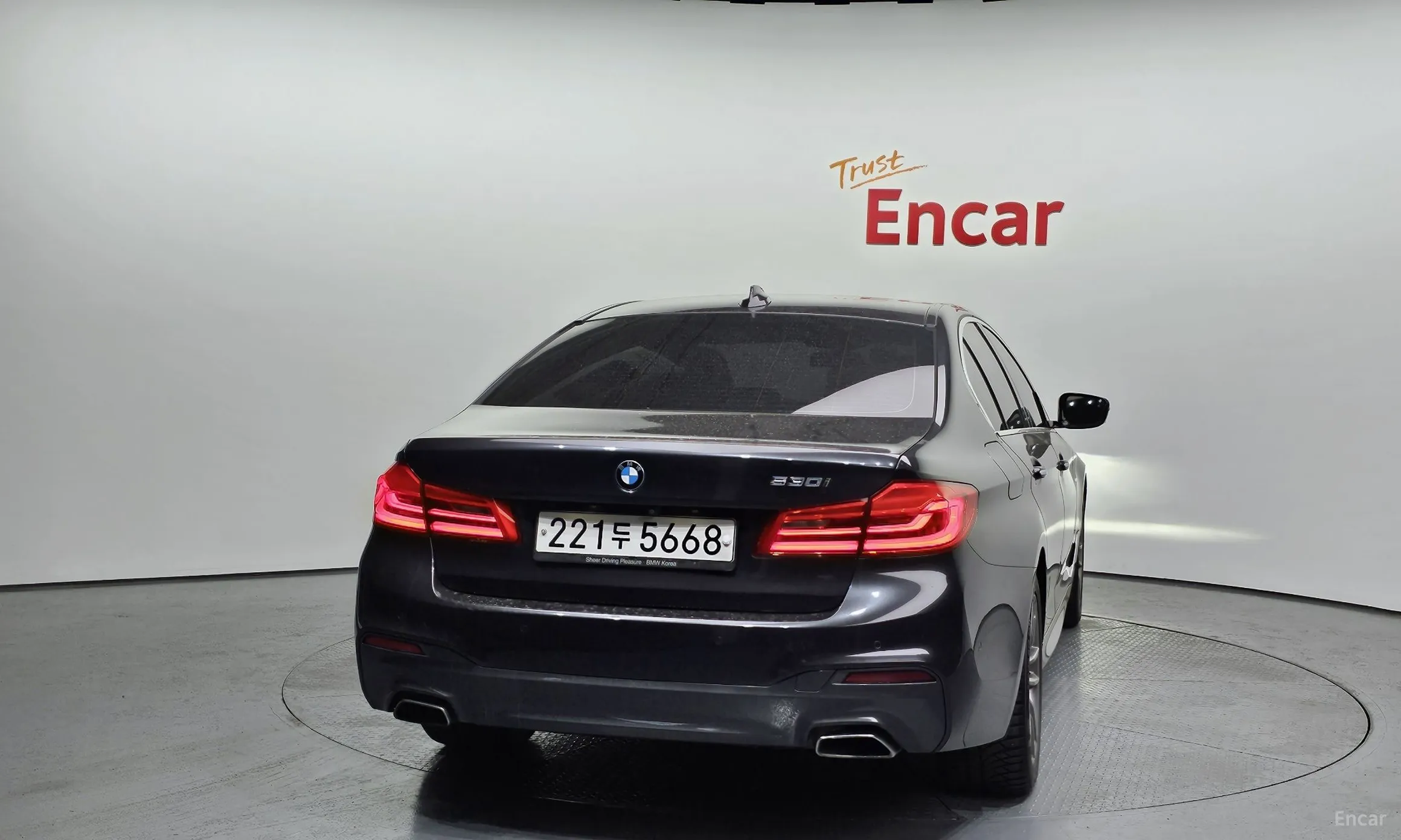BMW 5 Series (G30) превью 3