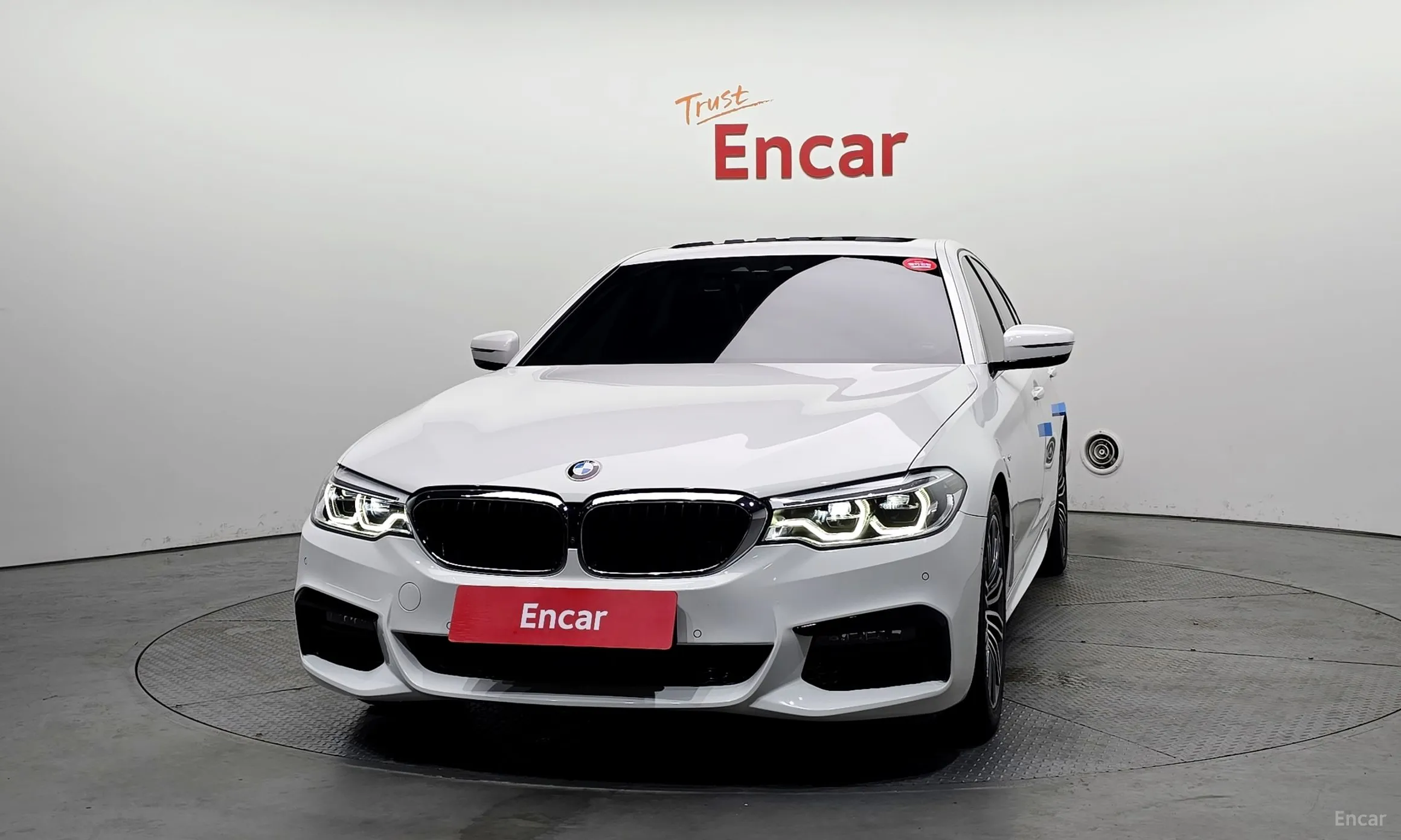 BMW 5 Series (G30) превью 2