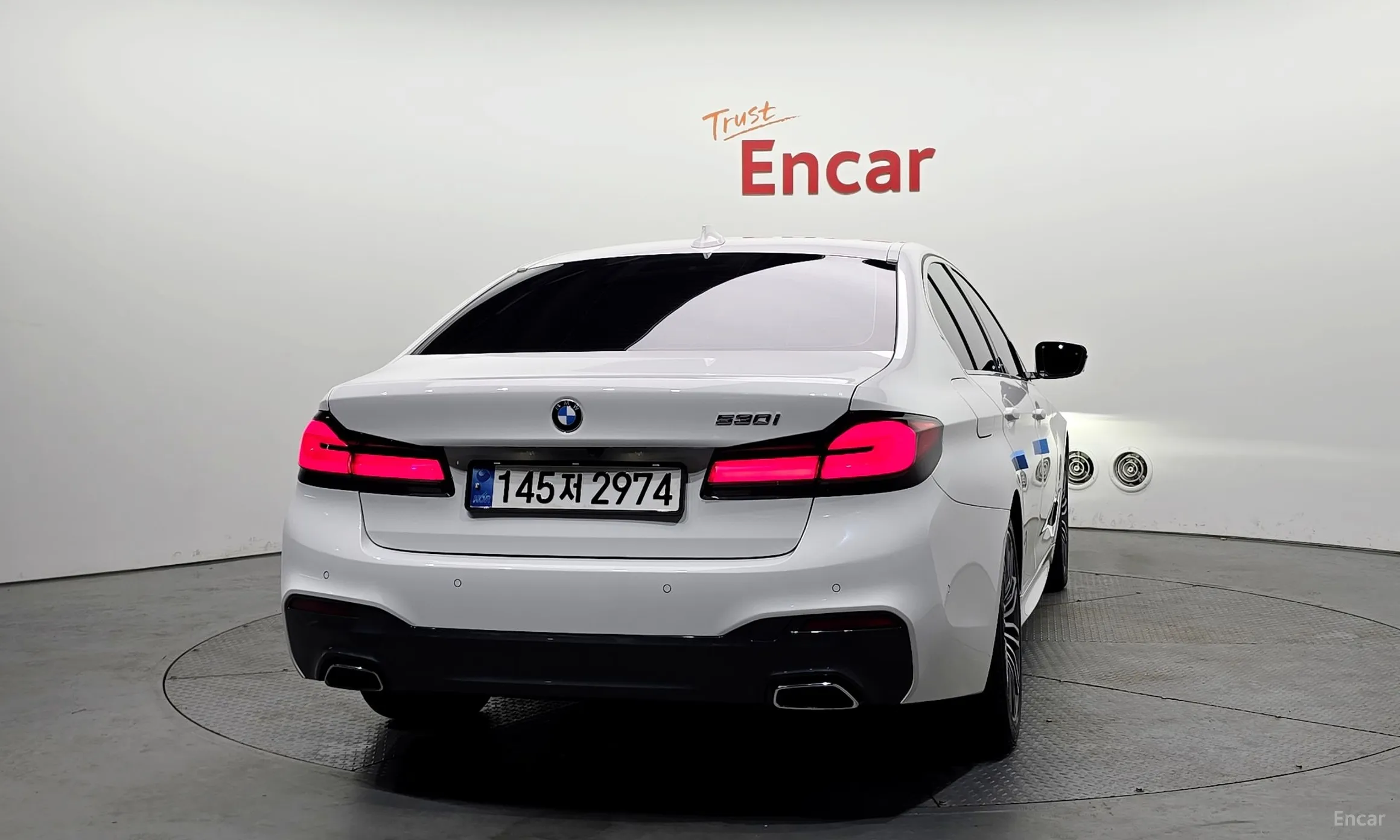 BMW 5 Series (G30) превью 3