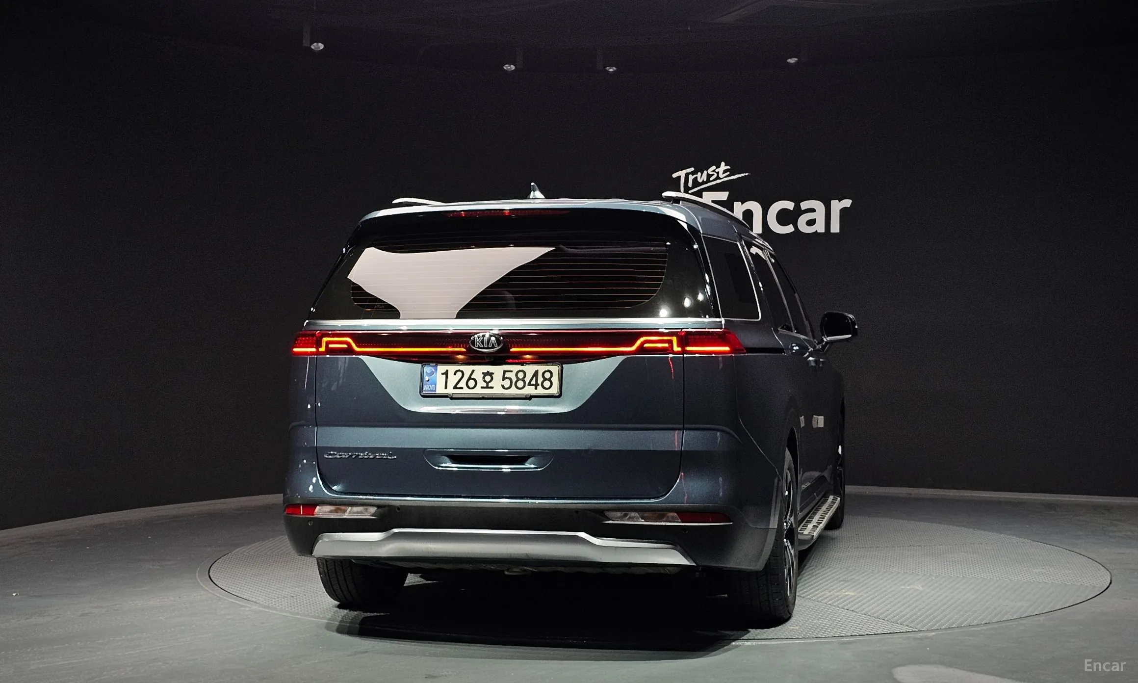 Kia Carnival Gen 4 превью 3
