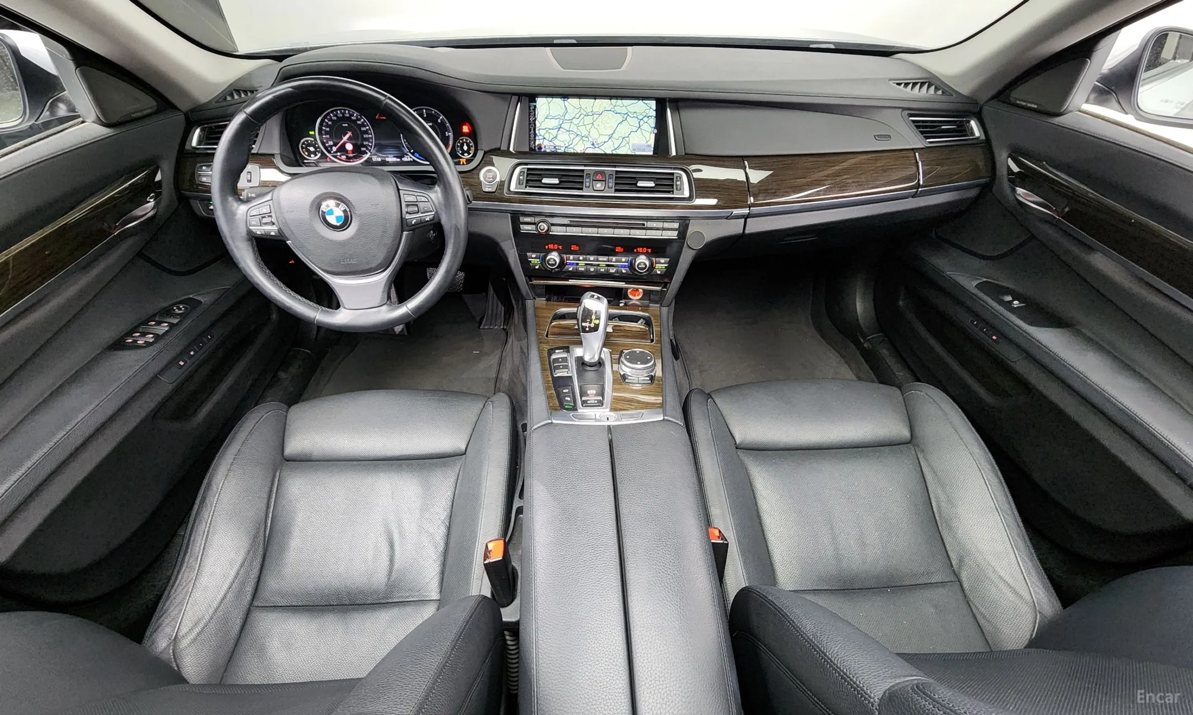 BMW 7 Series (F01) превью 4