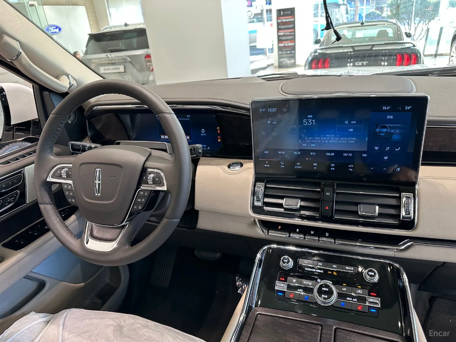 Lincoln Navigator 4th generation превью 9