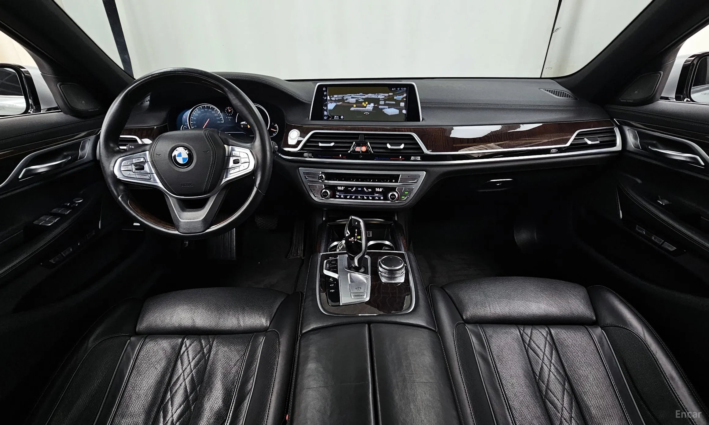 BMW 7 Series (G11) превью 4