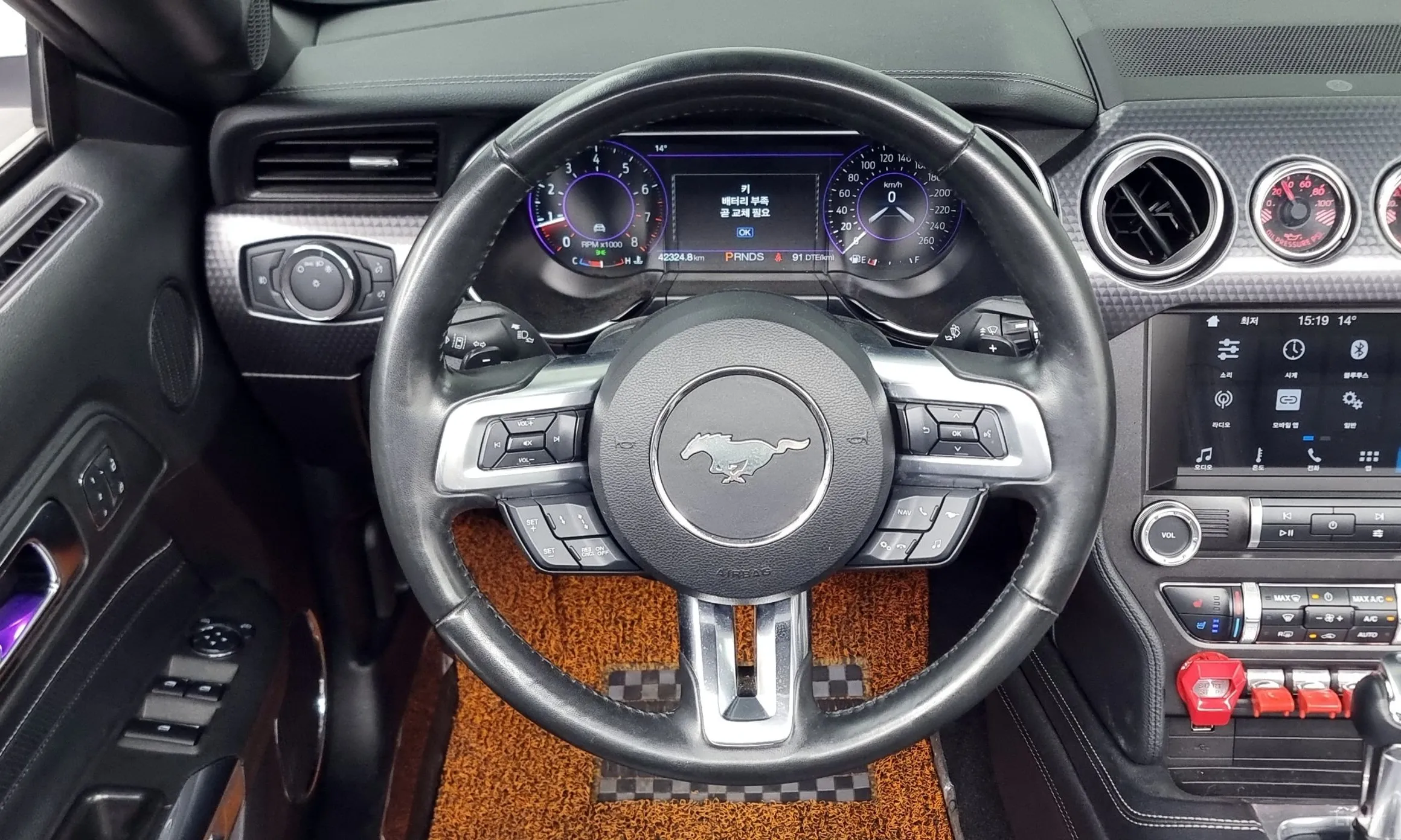 Ford Mustang превью 13