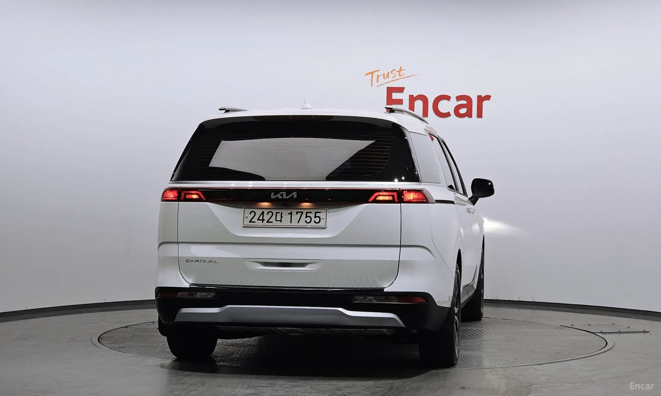 Kia Carnival Gen 4 превью 3