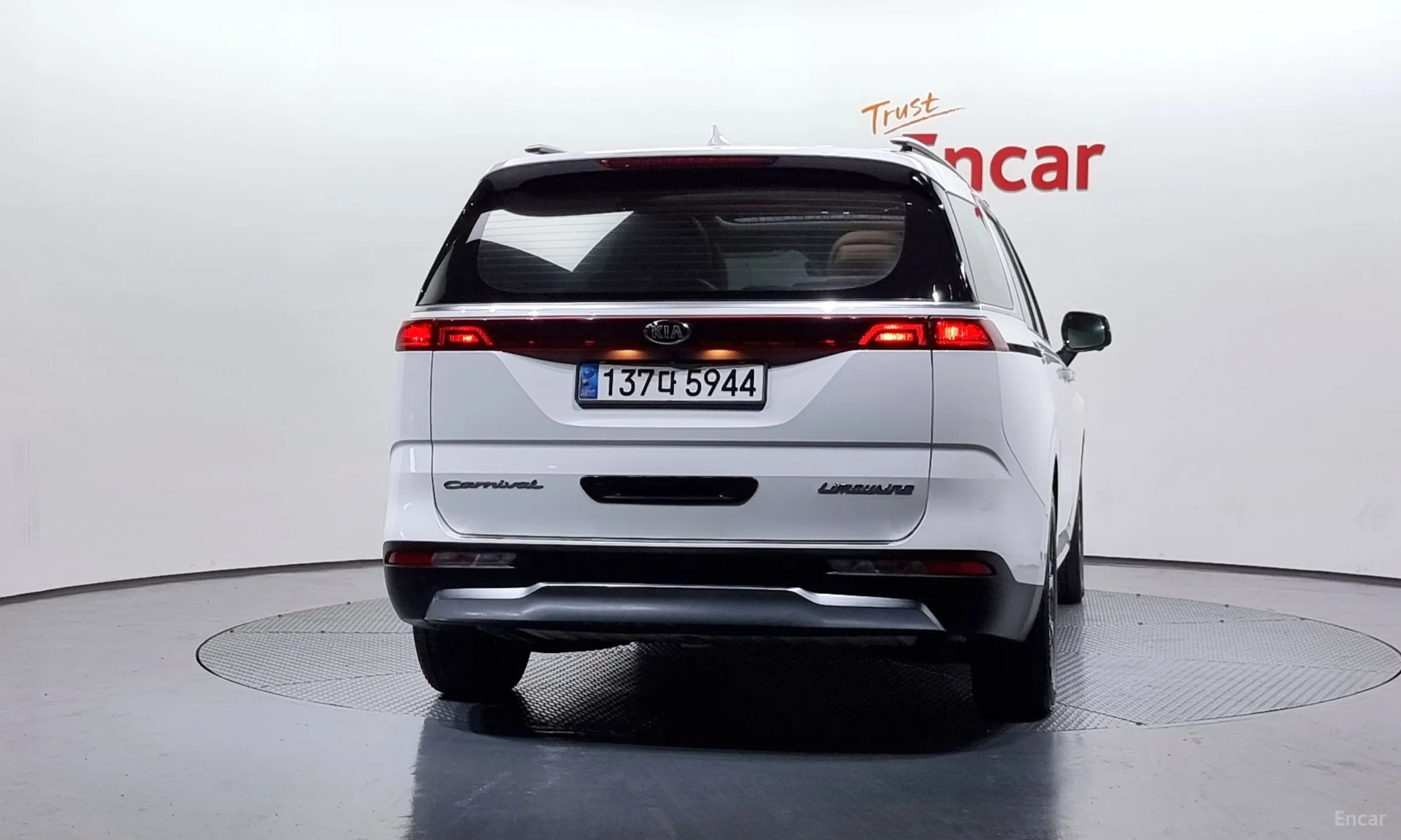 Kia Carnival Gen 4 превью 3