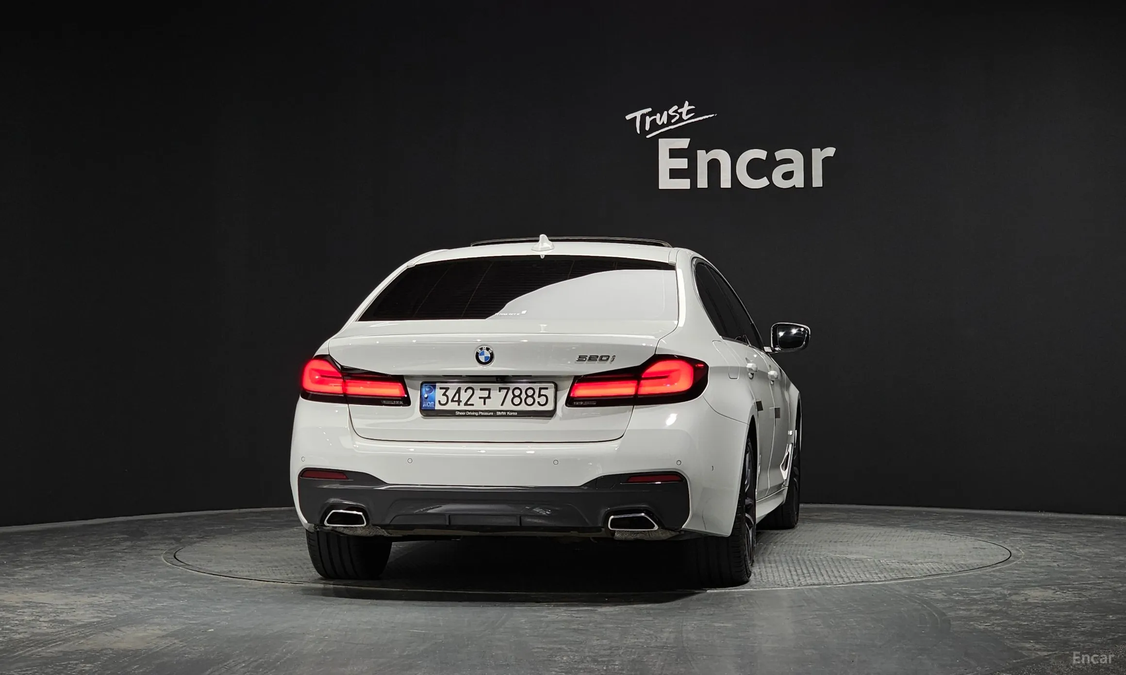 BMW 5 Series (G30) превью 3