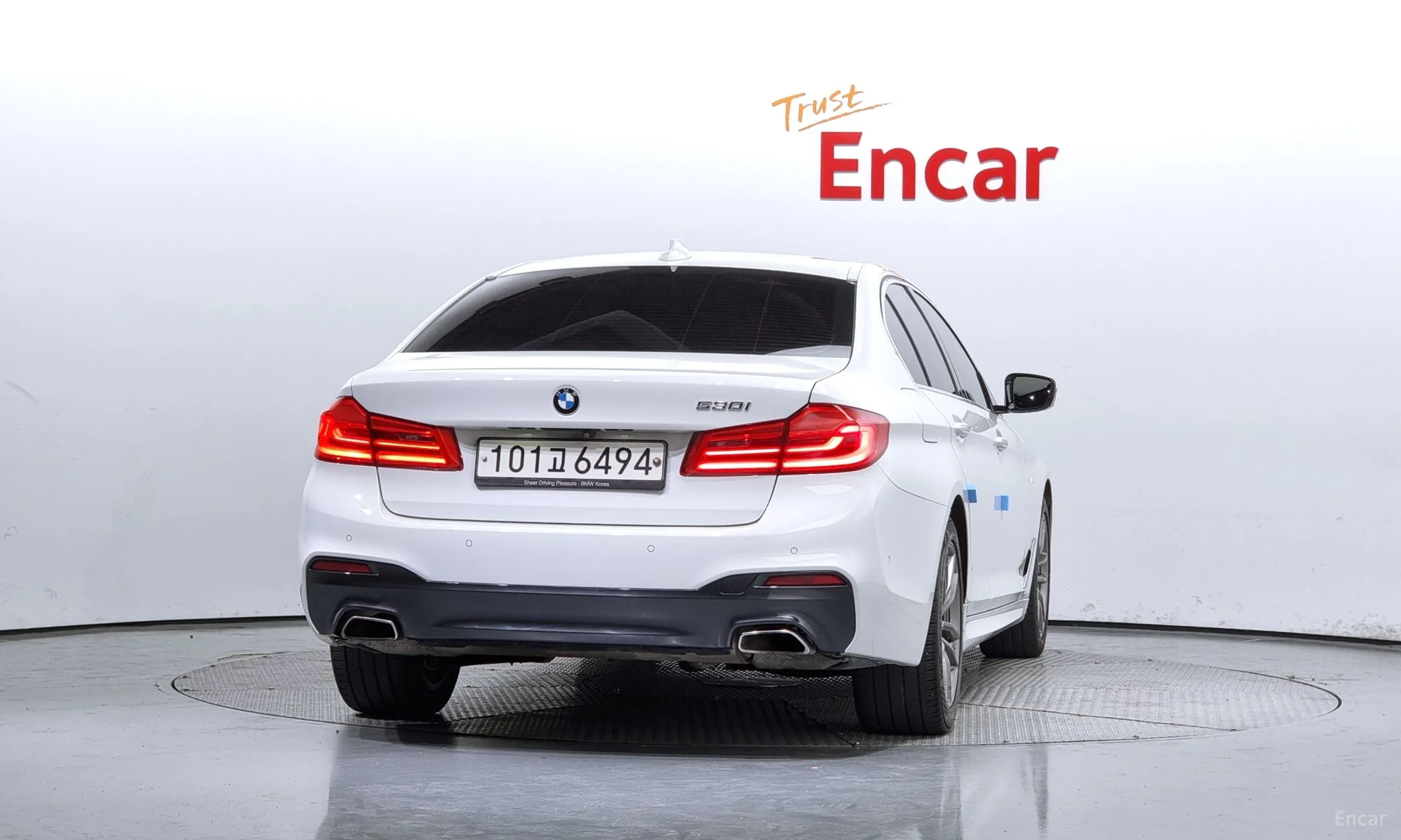BMW 5 Series (G30) превью 3