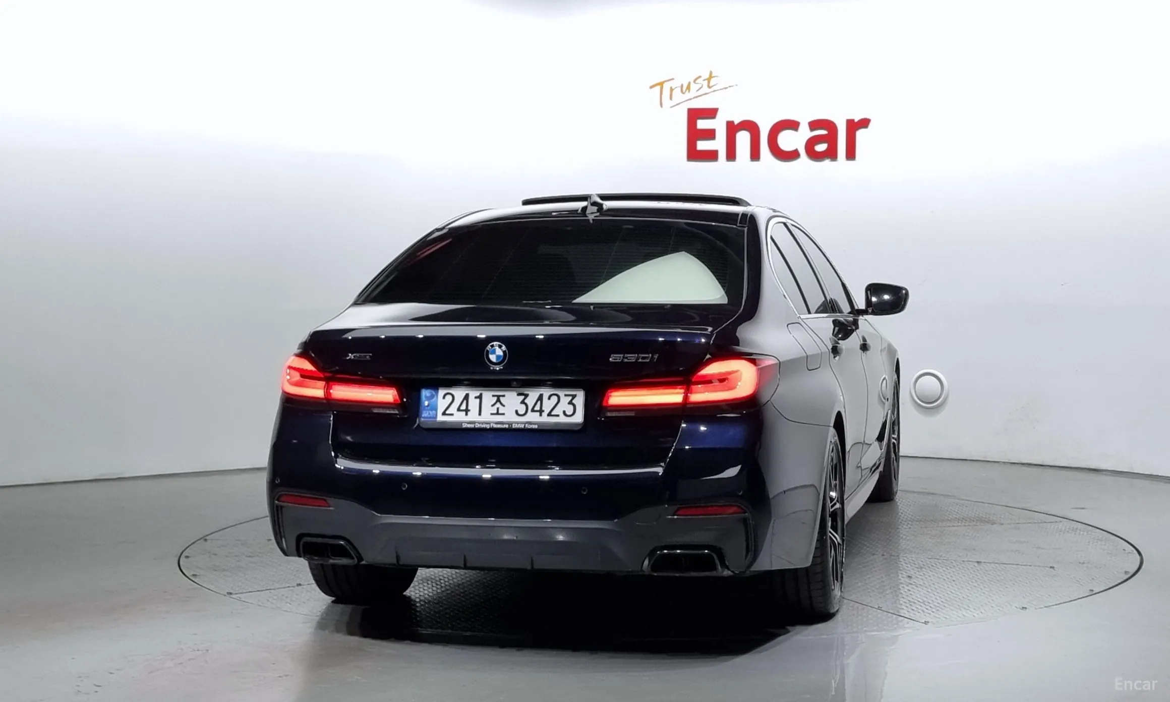 BMW 5 Series (G30) превью 3