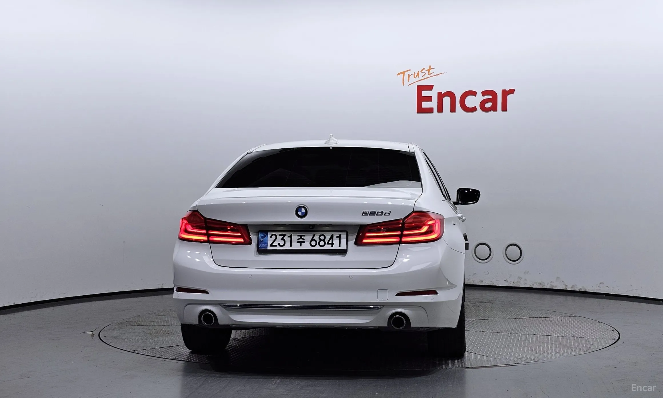 BMW 5 Series (G30) превью 3